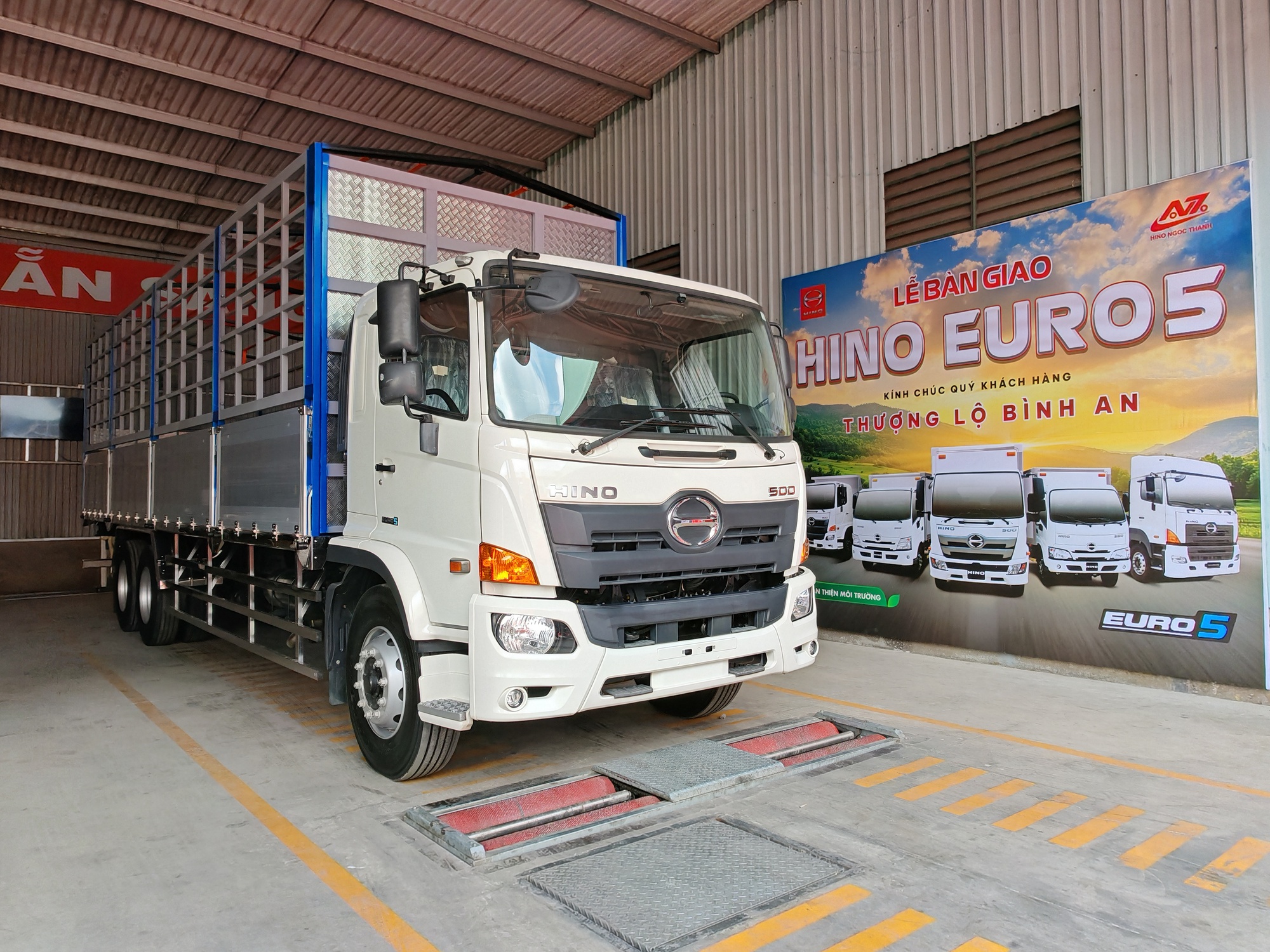 Bridgestone cung cấp lốp không săm cho xe tải Hino Euro5 tại Việt Nam- Ảnh 1. Bridgestone cung cấp lốp không săm cho xe tải Hino Euro5 tại Việt Nam- Ảnh 1.