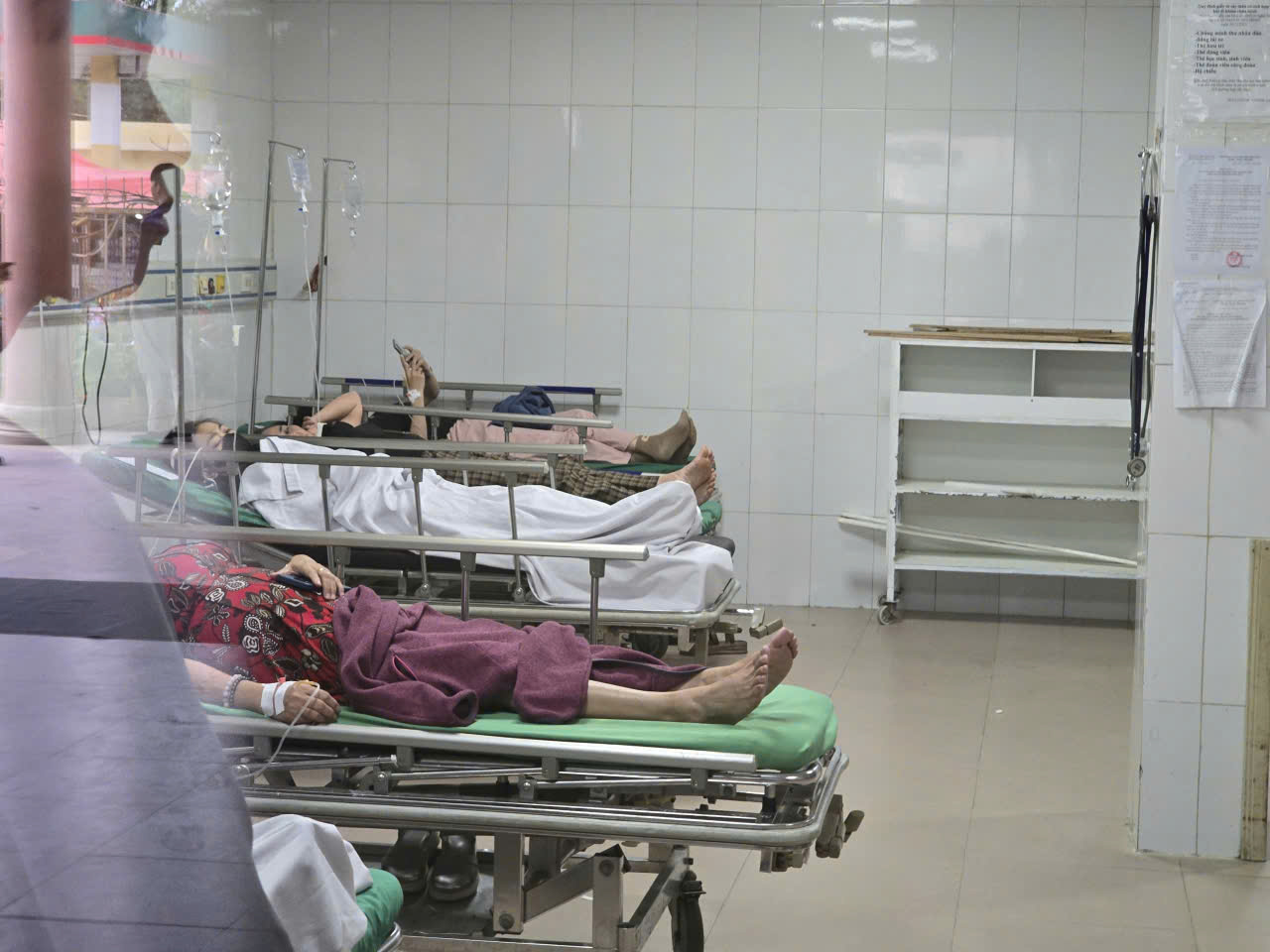 Hàng chục công nhân nhập viện sau bữa ăn trưa ở Nghệ An- Ảnh 1. Hàng chục công nhân nhập viện sau bữa ăn trưa ở Nghệ An- Ảnh 1.