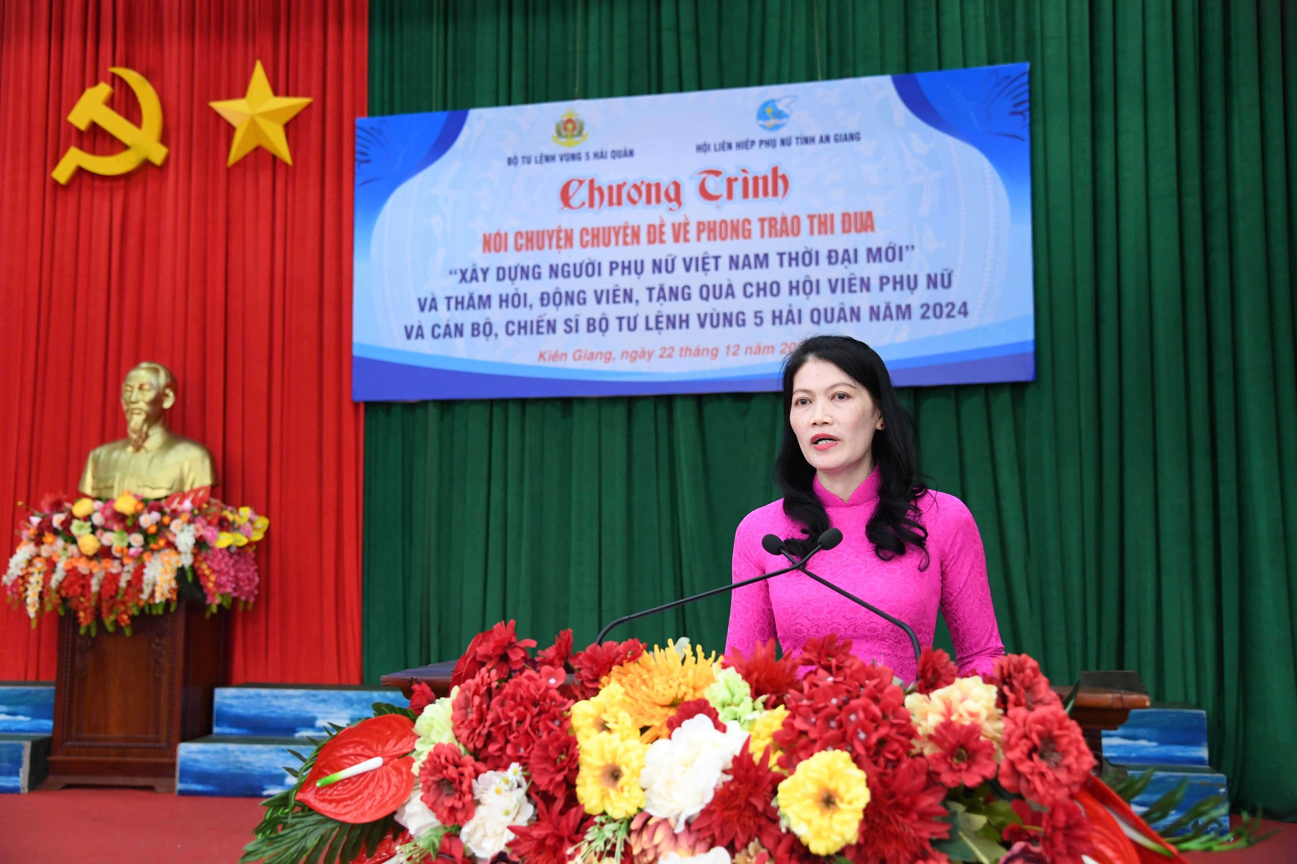 Hội LHPN tỉnh An Giang thăm cán bộ, chiến sĩ Bộ Tư lệnh Vùng 5 Hải quân 1 Hội LHPN tỉnh An Giang thăm cán bộ, chiến sĩ Bộ Tư lệnh Vùng 5 Hải quân
