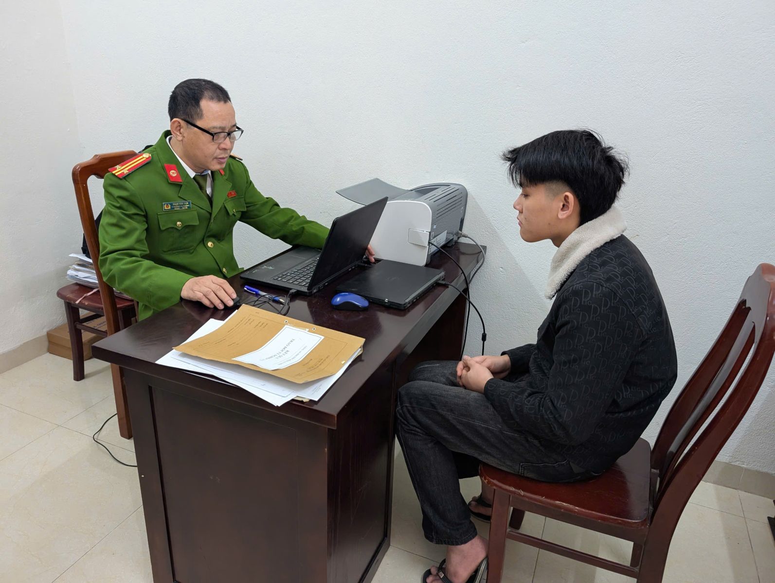 Bất ngờ lý do nam sinh bị đánh tại sân trường- Ảnh 1.