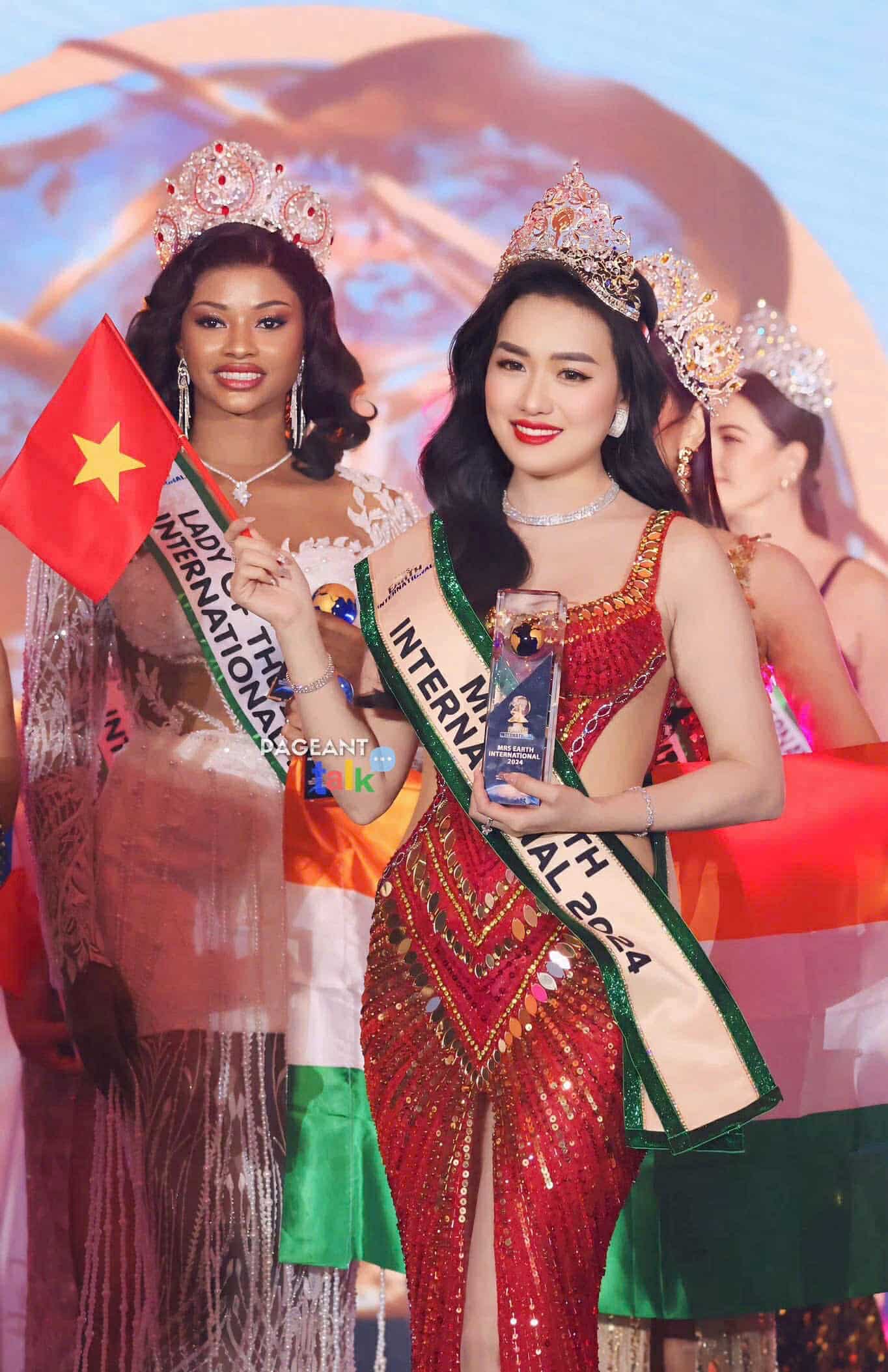 Đại diện Việt Nam Vũ Thị Hoa đăng quang Mrs Earth International 2024- Ảnh 1. Đại diện Việt Nam Vũ Thị Hoa đăng quang Mrs Earth International 2024- Ảnh 1.