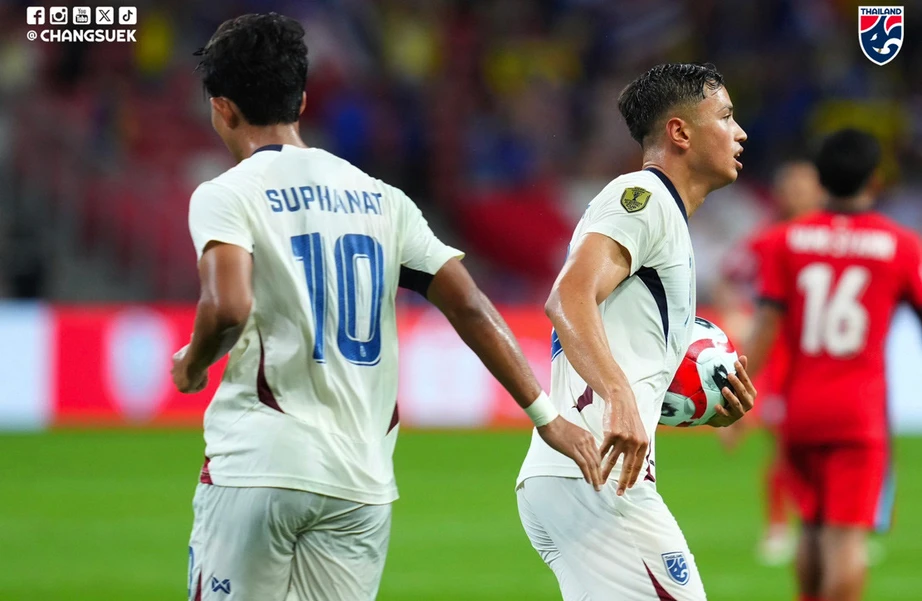 AFF Cup 2024: Thái Lan vào bán kết sau màn ngược dòng khó tin trước Singapore- Ảnh 1. AFF Cup 2024: Thái Lan vào bán kết sau màn ngược dòng khó tin trước Singapore- Ảnh 1.