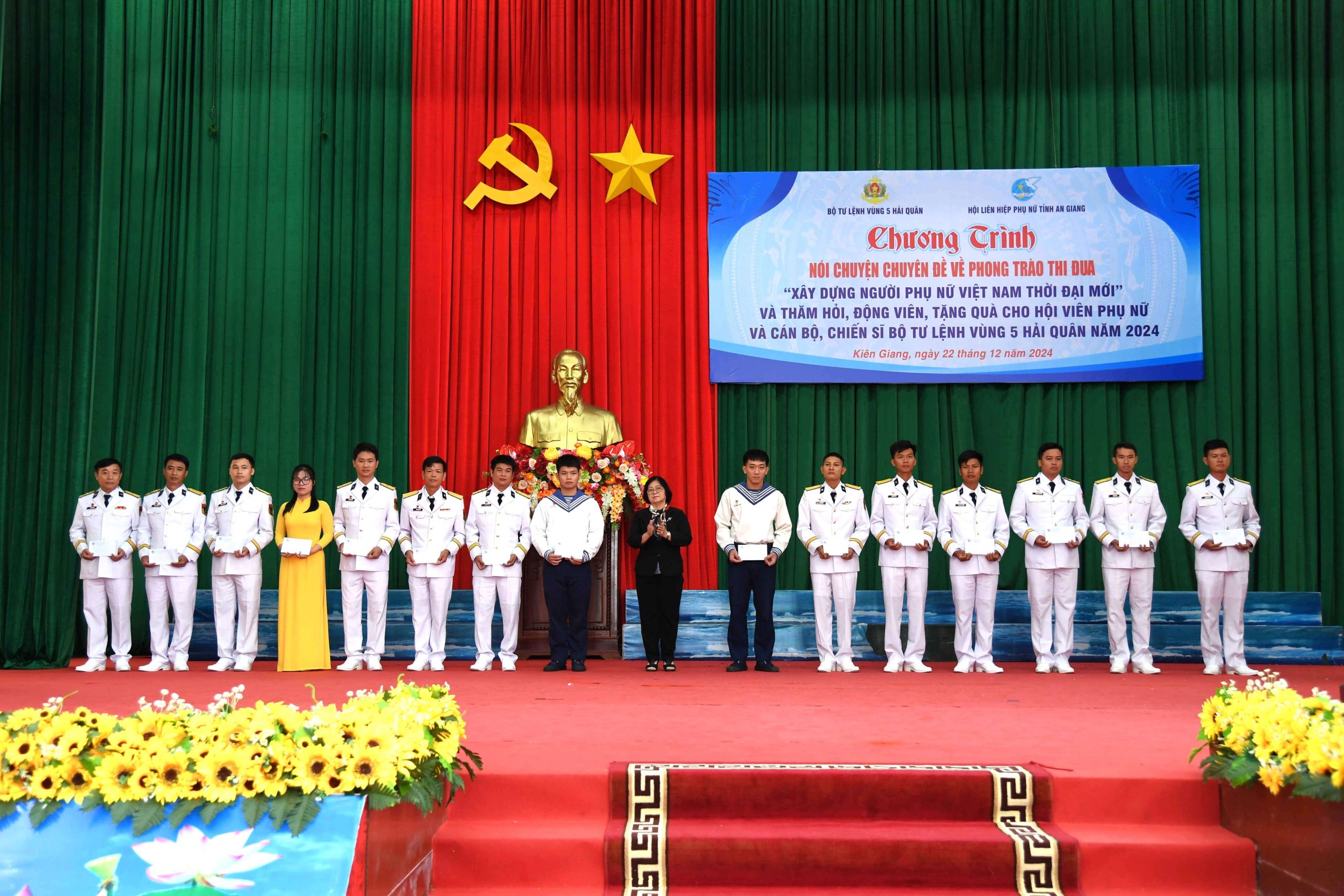 Hội LHPN tỉnh An Giang thăm cán bộ, chiến sĩ Bộ Tư lệnh Vùng 5 Hải quân