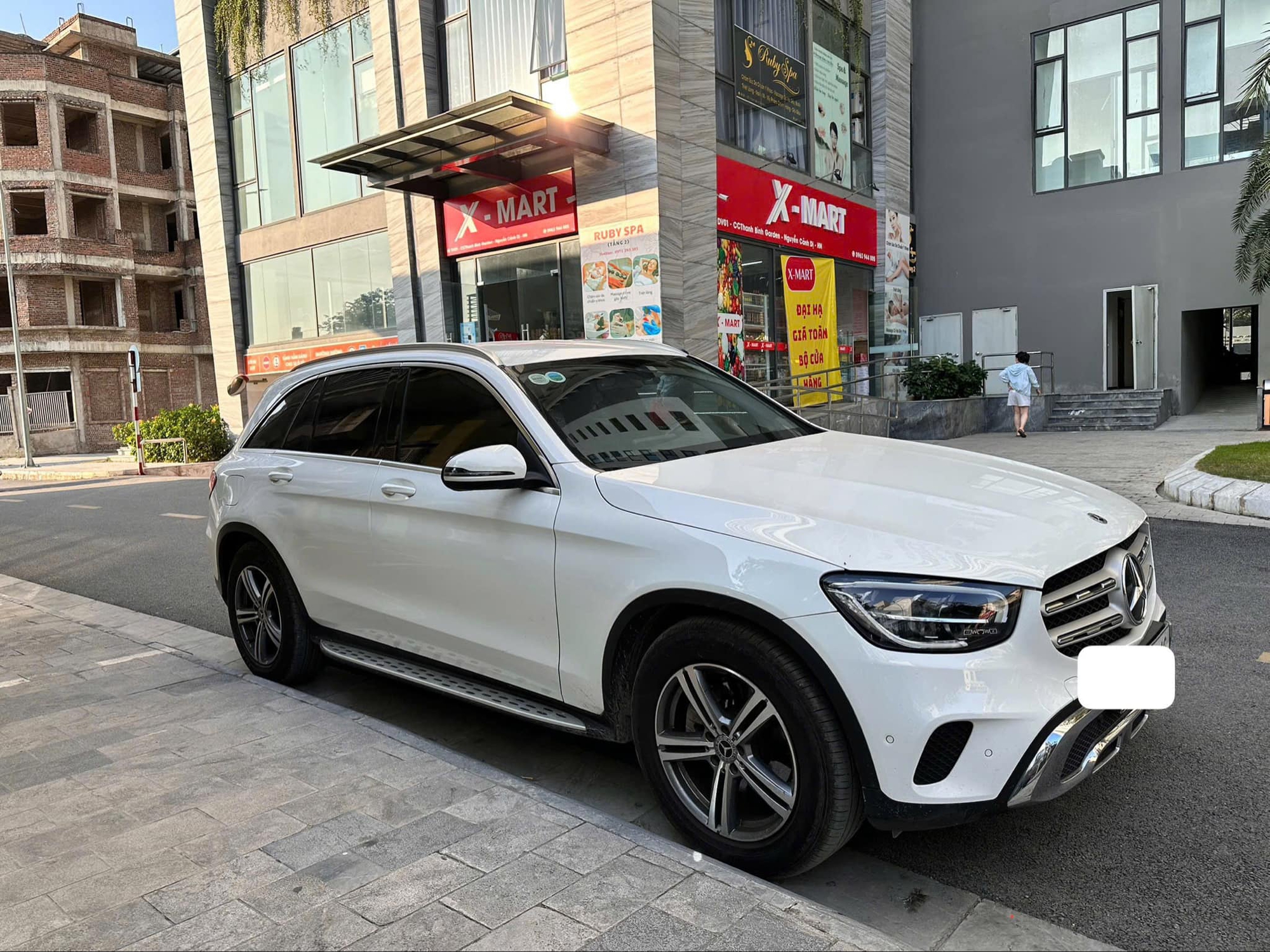 Vụ xe Mercedes-Benz bị tua công 44.000km: Showroom chấp nhận đền tiền cho khách- Ảnh 1. Vụ xe Mercedes-Benz bị tua công 44.000km: Showroom chấp nhận đền tiền cho khách- Ảnh 1.