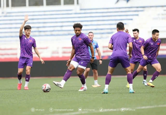 Sao nhập tịch tập căng, sẵn sàng ra mắt tuyển Việt Nam tại AFF Cup- Ảnh 1. Sao nhập tịch tập căng, sẵn sàng ra mắt tuyển Việt Nam tại AFF Cup- Ảnh 1.