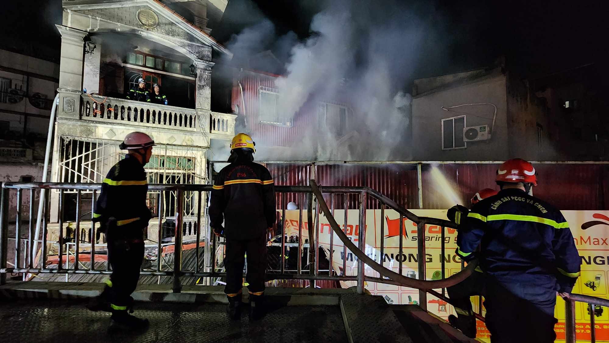 Thủ tướng: Khẩn trương điều tra vụ đốt quán cà phê ở Hà Nội khiến 11 người tử vong- Ảnh 1. Thủ tướng: Khẩn trương điều tra vụ đốt quán cà phê ở Hà Nội khiến 11 người tử vong- Ảnh 1.