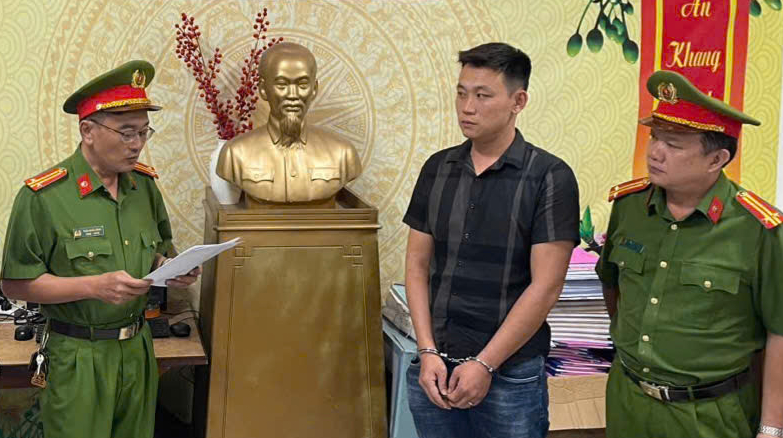 Khởi tố, bắt tạm giam thanh niên đánh người đàn ông gần bệnh viện Từ Dũ- Ảnh 1. Khởi tố, bắt tạm giam thanh niên đánh người đàn ông gần bệnh viện Từ Dũ- Ảnh 1.