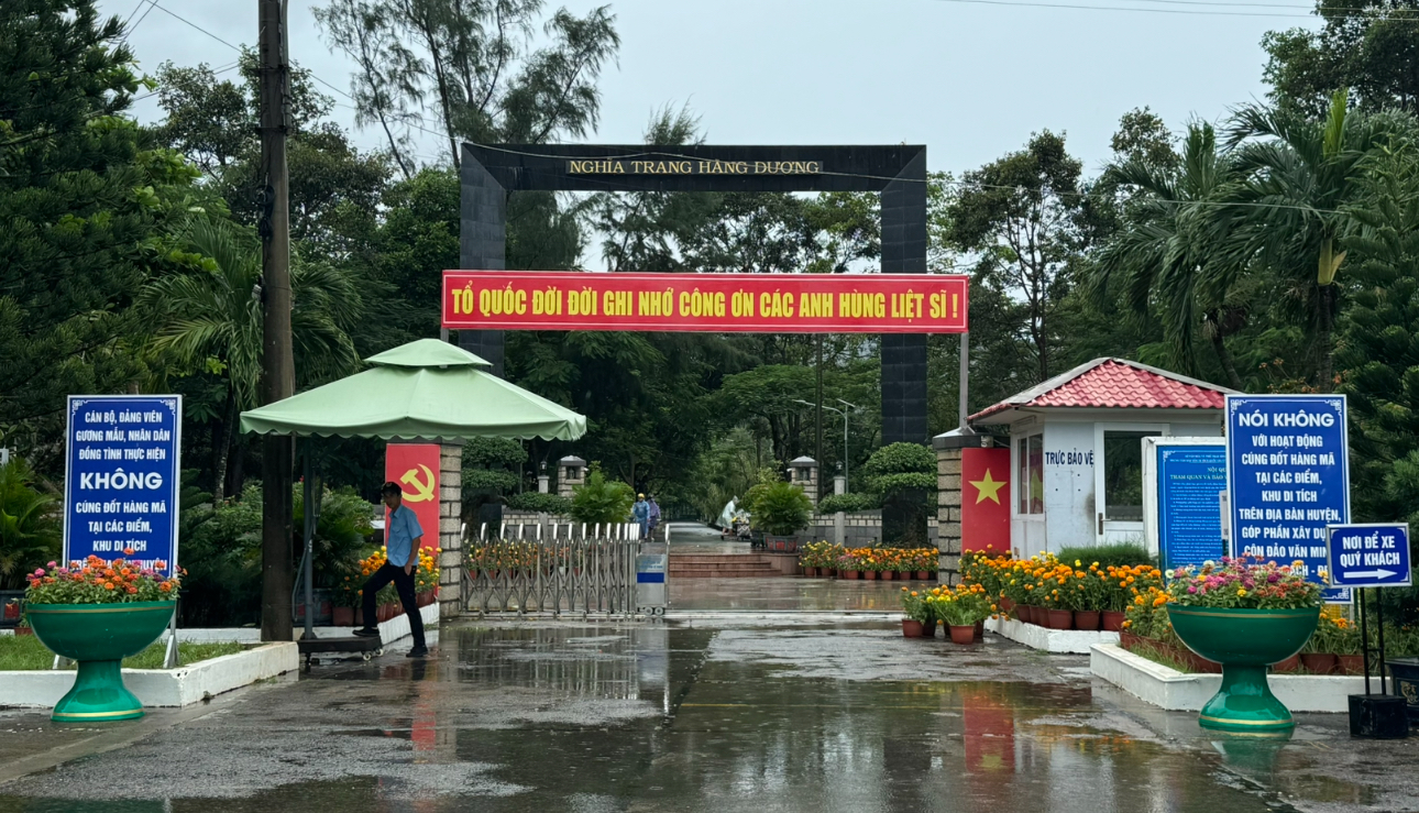 Không còn đốt vàng mã ở Côn Đảo- Ảnh 1. Không còn đốt vàng mã ở Côn Đảo- Ảnh 1.