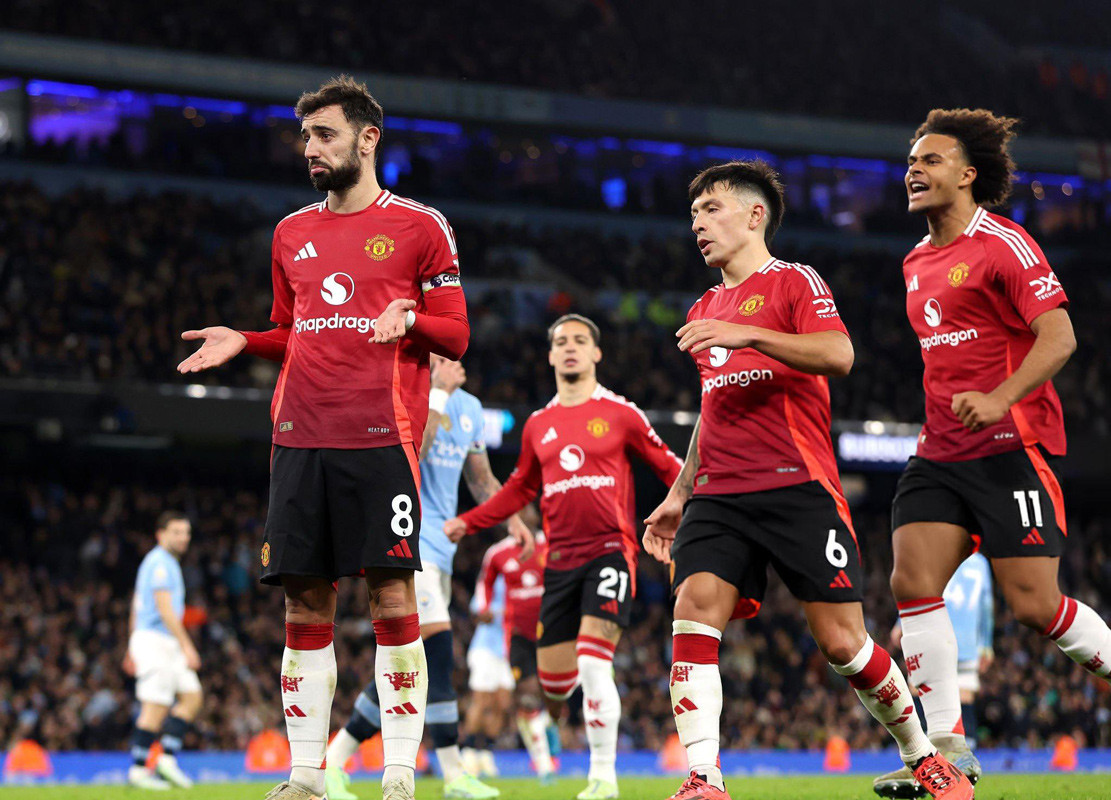 Ngoại hạng Anh: Ghi 2 bàn trong 3 phút, MU ngược dòng khó tin trước Man City- Ảnh 1. Ngoại hạng Anh: Ghi 2 bàn trong 3 phút, MU ngược dòng khó tin trước Man City- Ảnh 1.