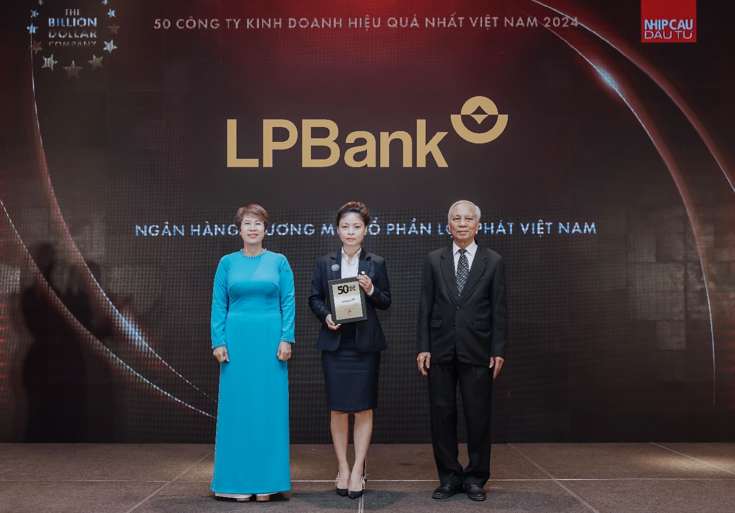 LPBank lọt top đầu 50 Doanh nghiệp kinh doanh hiệu quả và Nhà tuyển dụng được yêu thích- Ảnh 1. LPBank lọt top đầu 50 Doanh nghiệp kinh doanh hiệu quả và Nhà tuyển dụng được yêu thích- Ảnh 1.