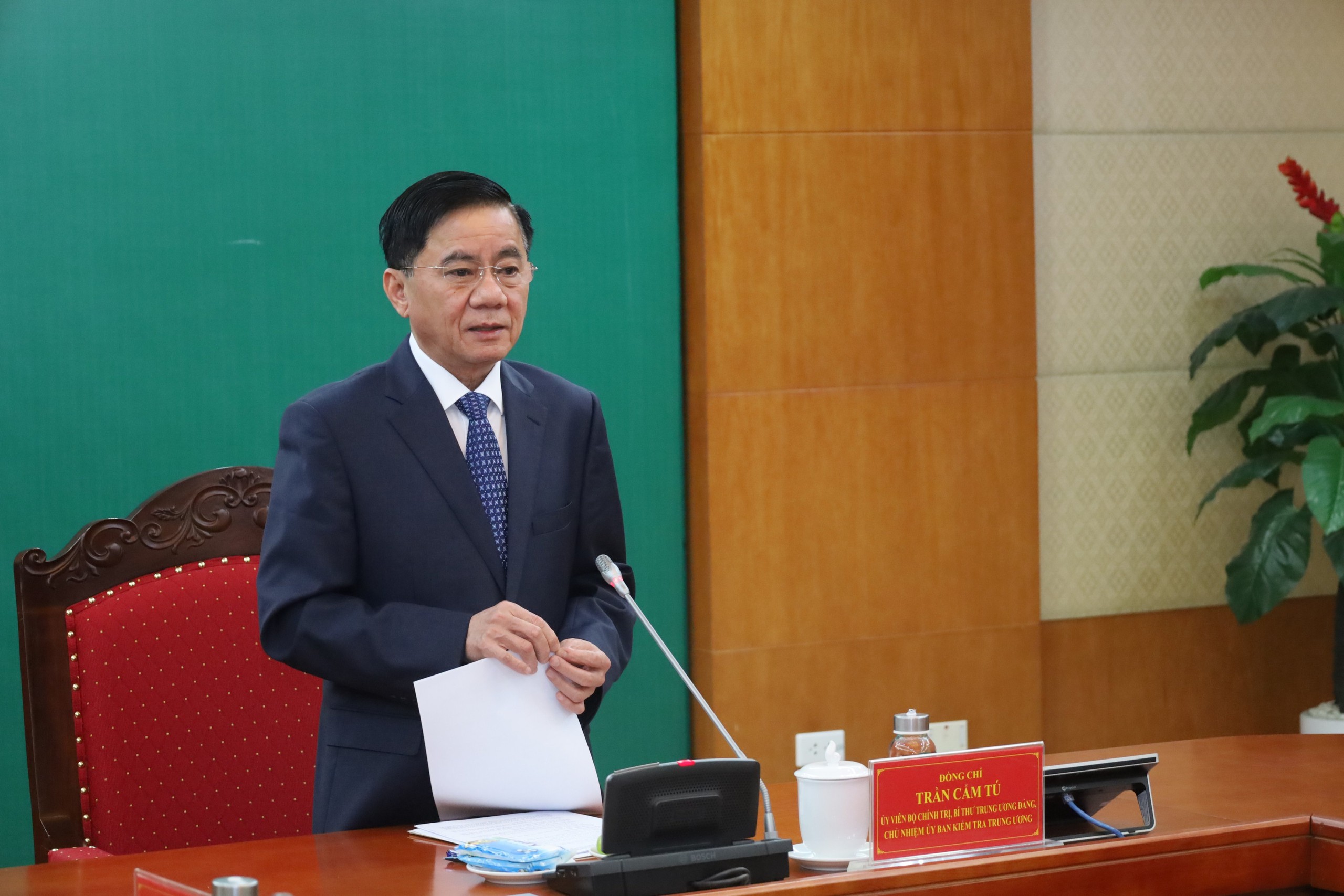 Ban Bí thư yêu cầu tăng cường bảo đảm trật tự an toàn giao thông dịp tết Ất Tỵ 2025- Ảnh 1. Ban Bí thư yêu cầu tăng cường bảo đảm trật tự an toàn giao thông dịp tết Ất Tỵ 2025- Ảnh 1.
