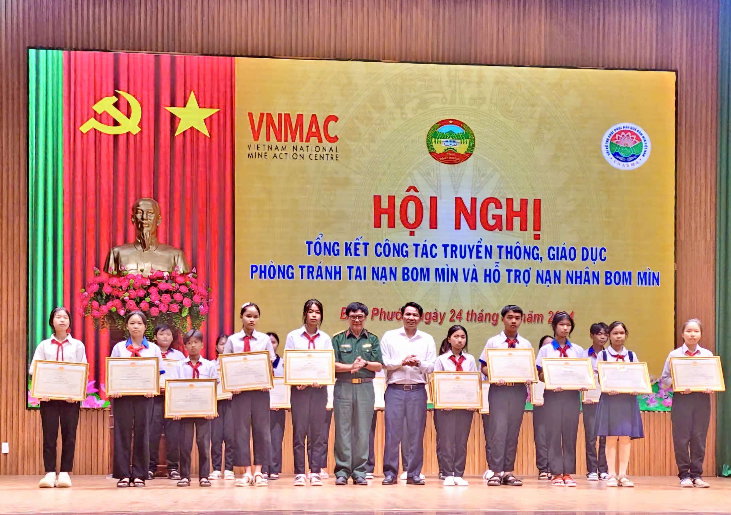 Bình Phước: Tổng kết công tác truyền thông, giáo dục phòng tránh tai nạn bom mìn và hỗ trợ nạn nhân bom mìn tại năm 2024