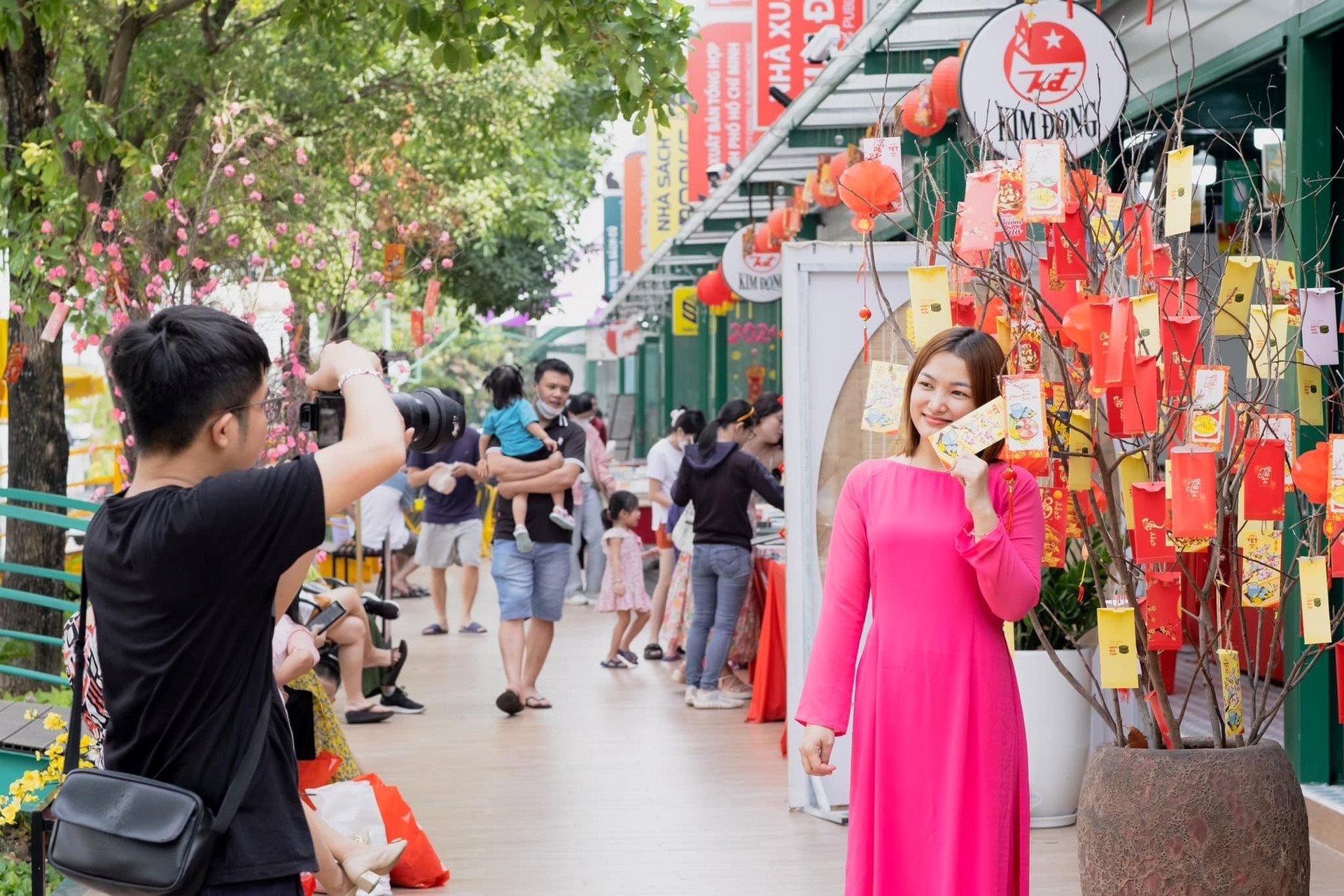 Trả gộp 2 tháng lương hưu, chuẩn bị đủ xe để người dân về quê vui Xuân đón Tết- Ảnh 1. Trả gộp 2 tháng lương hưu, chuẩn bị đủ xe để người dân về quê vui Xuân đón Tết- Ảnh 1.