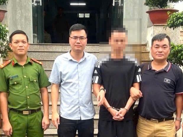 Bắt giữ đối tượng giết người sau 8 năm lẩn trốn ở Bình Dương- Ảnh 1. Bắt giữ đối tượng giết người sau 8 năm lẩn trốn ở Bình Dương- Ảnh 1.
