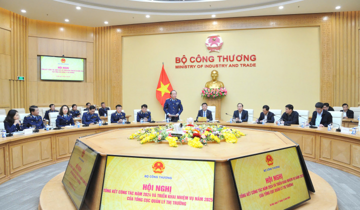 Bộ trưởng Nguyễn Hồng Diên tham dự và chỉ đạo Hội nghị Tổng kết công tác Quản lý thị trường năm 2024