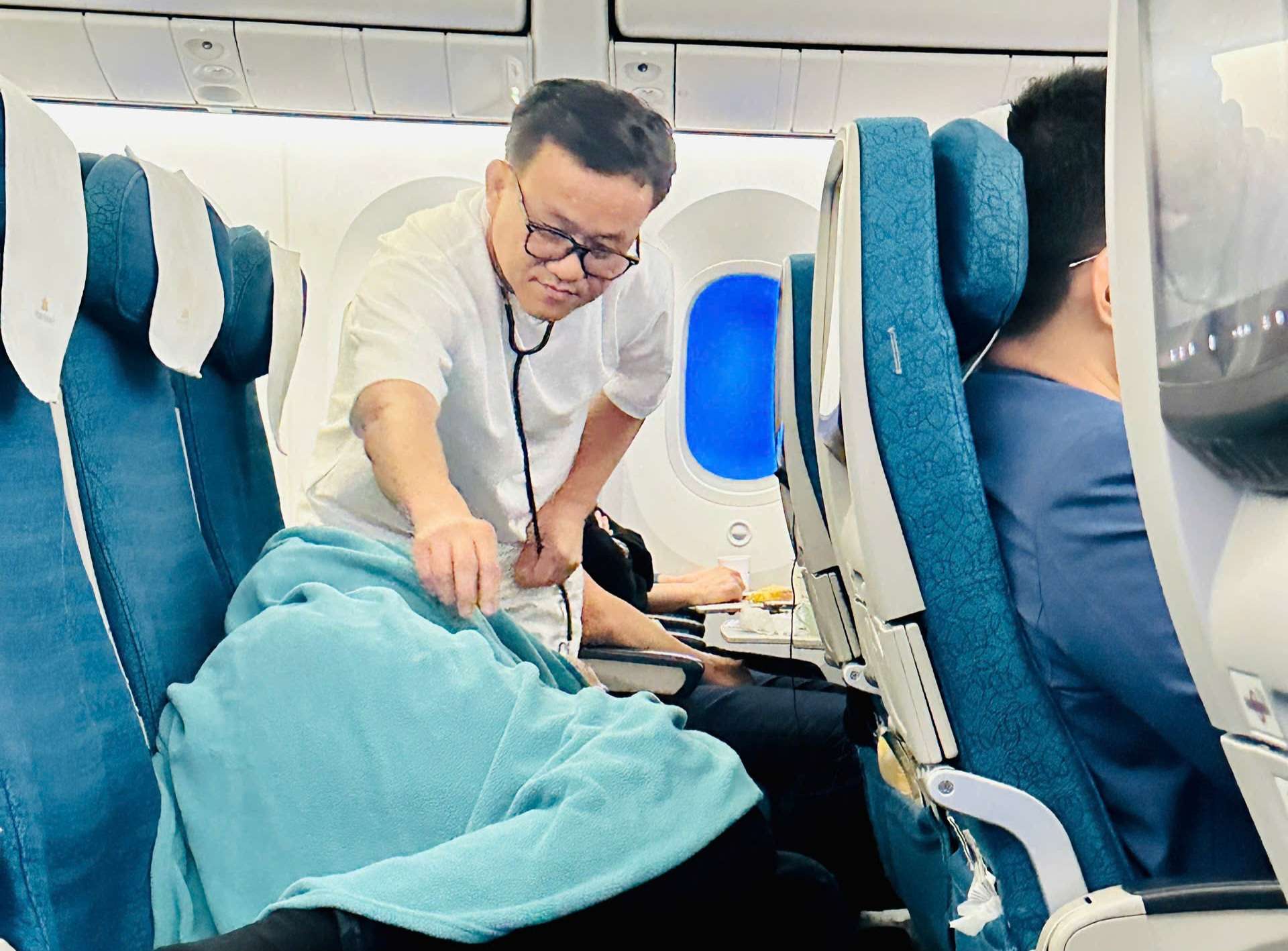 Cấp cứu thành công hành khách 62 tuổi trên chuyến bay VN253 nhờ sự phối hợp giữa bác sĩ và tiếp viên hàng không
