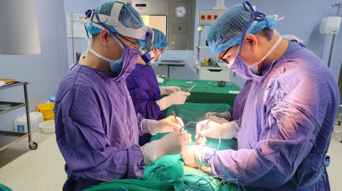 "Mùa" xoắn tinh hoàn, thiếu niên thấy dấu hiệu này cần nhập viện ngay- Ảnh 1. "Mùa" xoắn tinh hoàn, thiếu niên thấy dấu hiệu này cần nhập viện ngay- Ảnh 1.