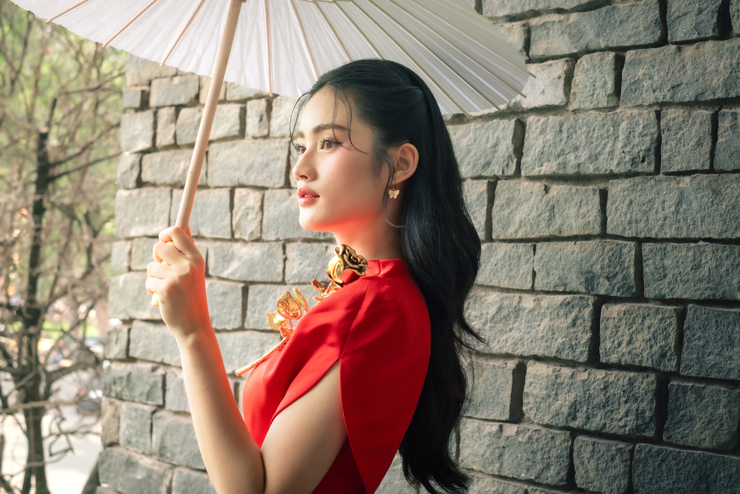Hoa hậu Ý Nhi đẹp dịu dàng, đằm thắm trong bộ ảnh đón tết Ất Tỵ- Ảnh 1. Hoa hậu Ý Nhi đẹp dịu dàng, đằm thắm trong bộ ảnh đón tết Ất Tỵ- Ảnh 1.