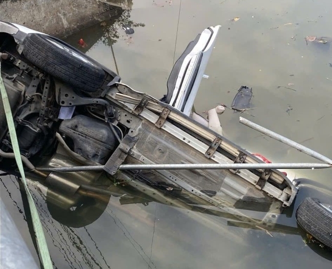 xe-bi-nan-1738232120-9210-1738232183 Xe bị nạn lật ngửa dưới mương nước. Ảnh: FAS Angel