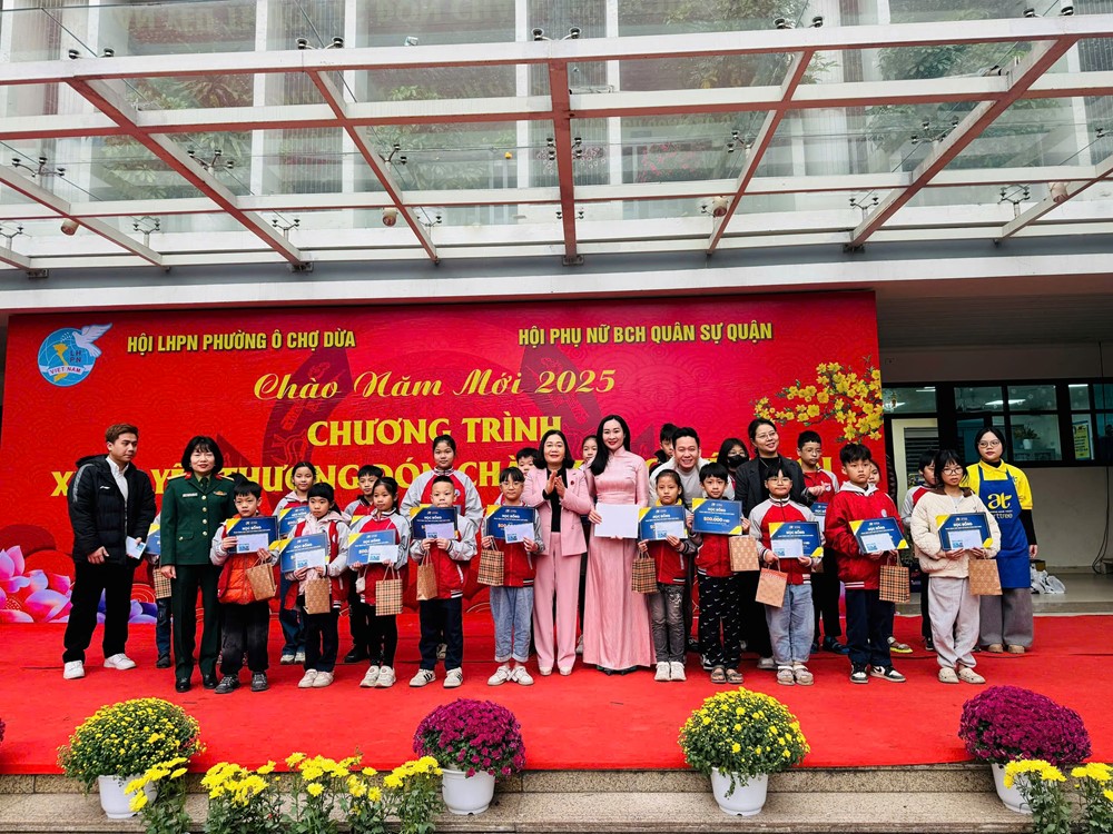 z62432363035459f038c913072eb31e0fd396578c02602_ifuq “Xuân yêu thương” của phụ nữ phường Ô Chợ Dừa, quận Đống Đa - ảnh 1