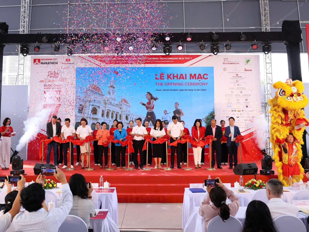 1111_1_wyzm Khai mạc Giải Marathon Quốc tế TP Hồ Chí Minh 2024 - ảnh 1