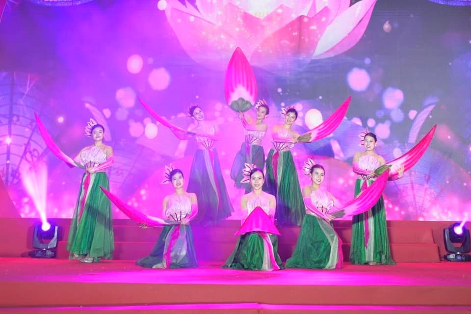 47632905610523682635748437015673037215273797n_dgjm Biểu diễn nghệ thuật kỷ niệm 95 năm Ngày thành lập Đảng bộ thành phố Hà Nội - ảnh 1