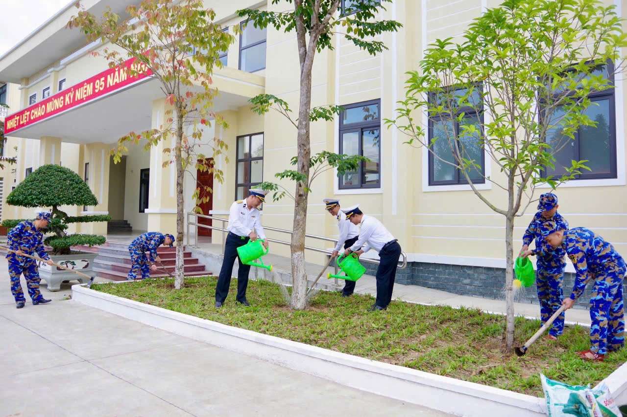 Lữ đoàn 172: Hưởng ứng “Tết trồng cây đời đời nhớ ơn Bác Hồ” xuân Ất Tỵ 2025