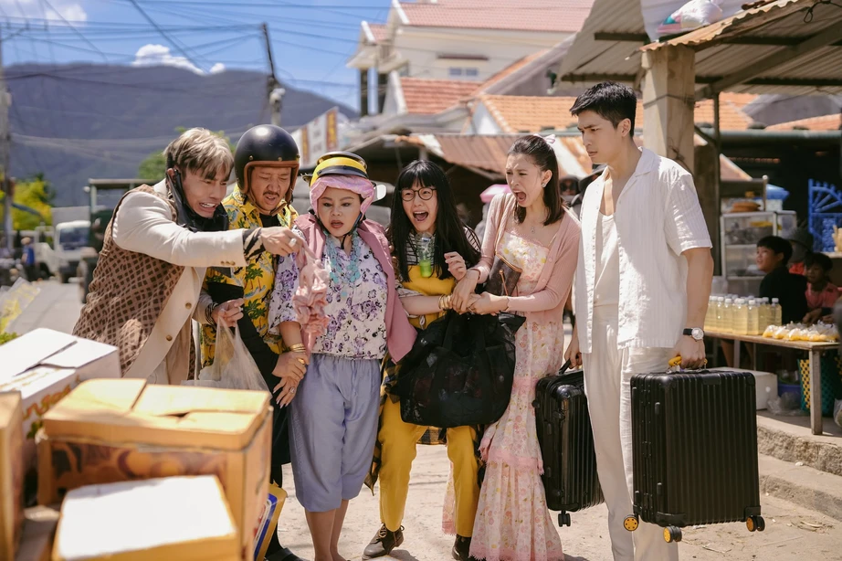 "Bộ tứ báo thủ" lập kỷ lục doanh thu dù bị chê thậm tệ: Trấn Thành nói gì?- Ảnh 1. "Bộ tứ báo thủ" lập kỷ lục doanh thu dù bị chê thậm tệ: Trấn Thành nói gì?- Ảnh 1.