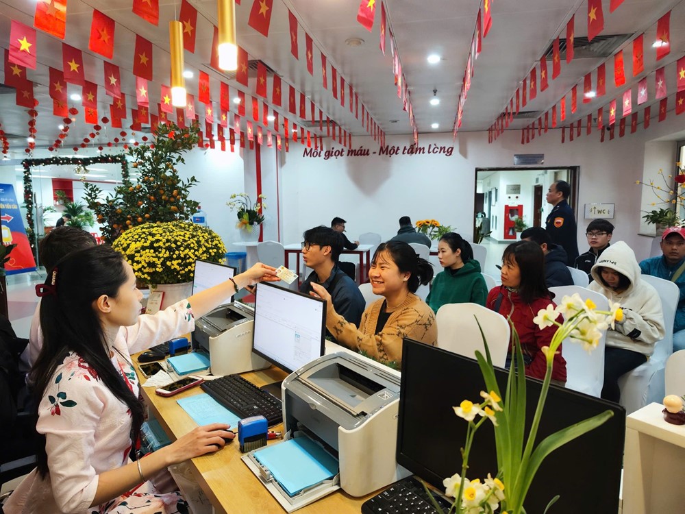 hien-mau-26-tet-2048x1536_vtsn Hơn 2.000 người hiến máu tại Viện Huyết học truyền máu trung ương trong kỳ nghỉ Tết - ảnh 1