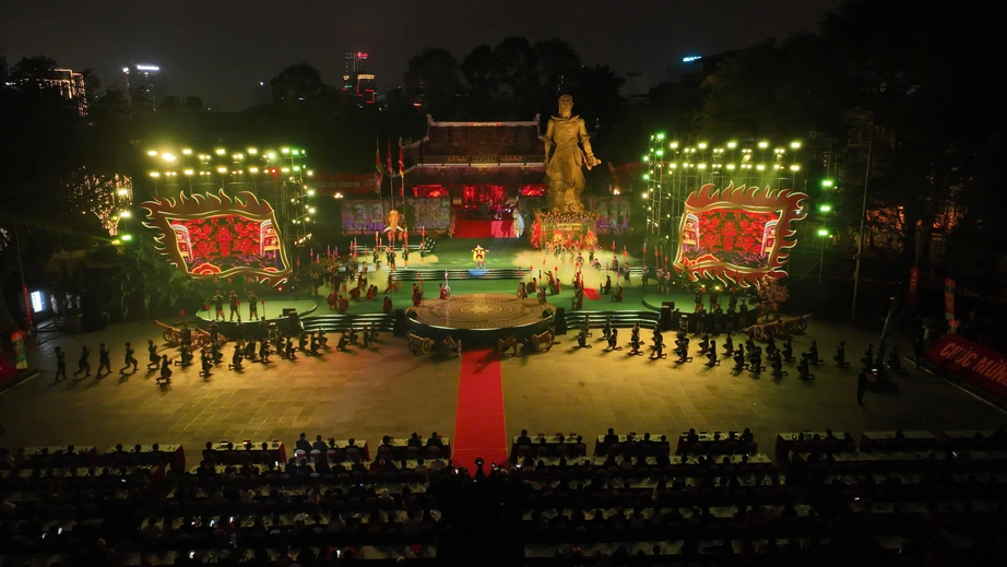 Tưng bừng khai hội kỷ niệm 236 năm Chiến thắng Ngọc Hồi - Đống Đa - Ảnh 1. Tưng bừng khai hội kỷ niệm 236 năm Chiến thắng Ngọc Hồi - Đống Đa - Ảnh 1.