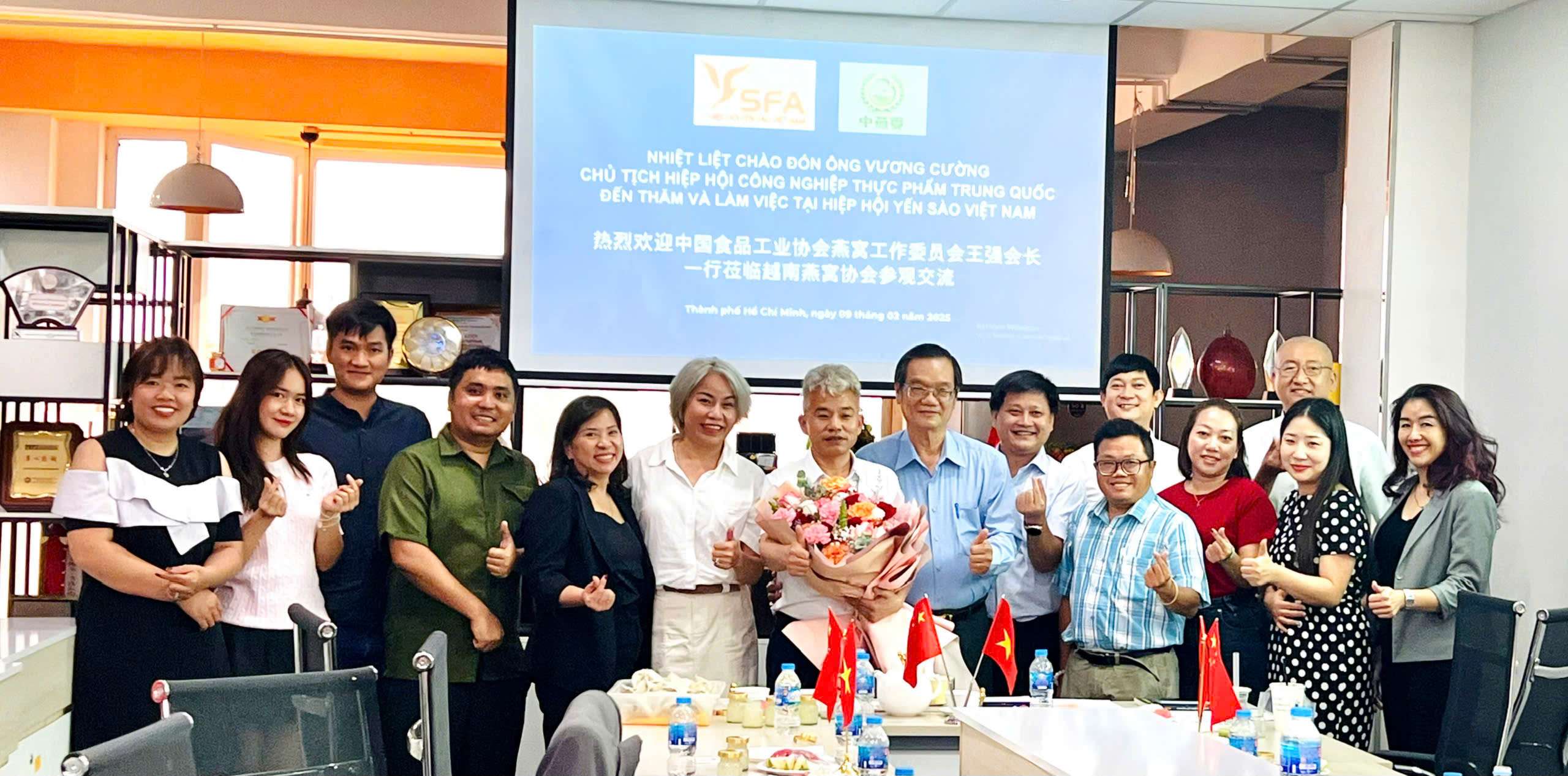 Chủ tịch Hiệp hội Công nghiệp Thực phẩm Trung Quốc thăm và làm việc tại Hiệp hội Yến sào Việt Nam