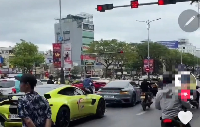 Thông tin bất ngờ vụ đoàn siêu xe vượt đèn đỏ ở Đà Nẵng- Ảnh 1. Thông tin bất ngờ vụ đoàn siêu xe vượt đèn đỏ ở Đà Nẵng- Ảnh 1.