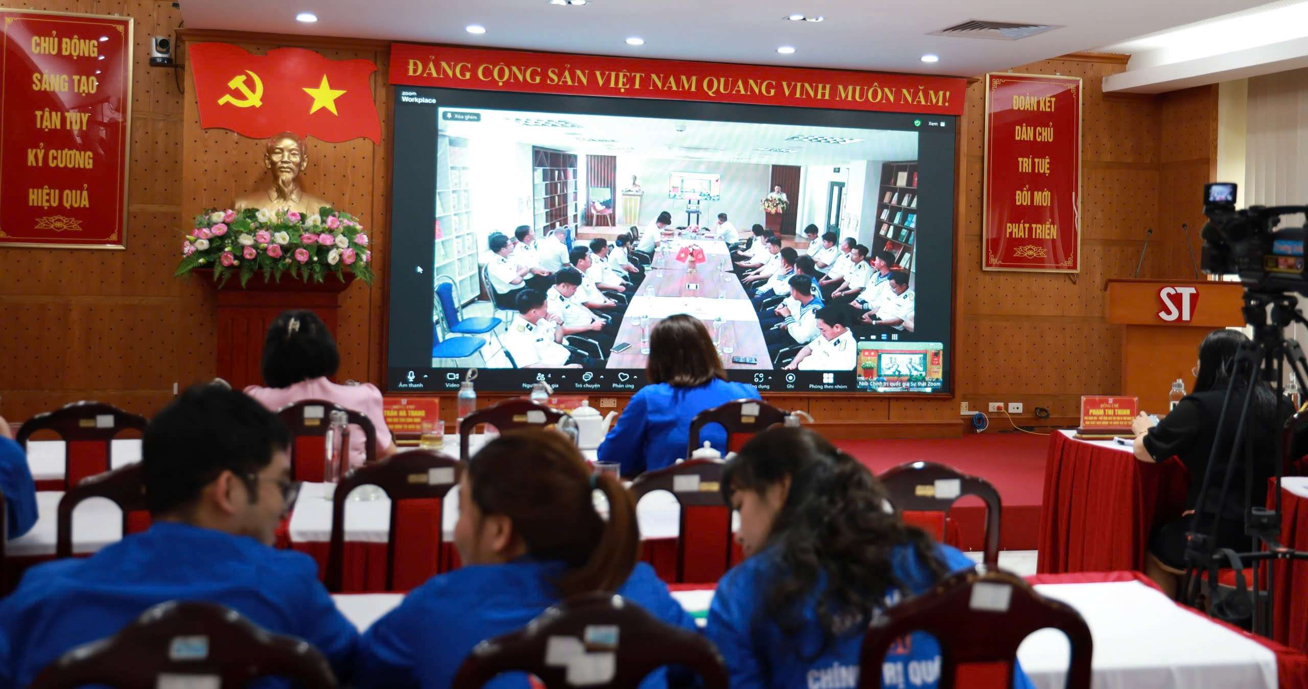 Vùng 3 Hải quân tuyên truyền biển, đảo cho hơn 110 đoàn viên thanh niên