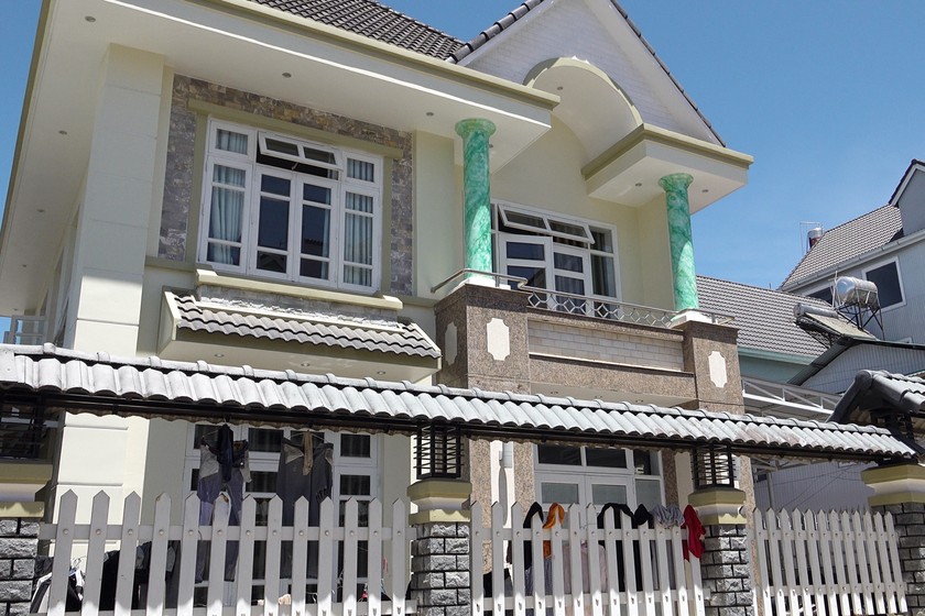 Các đối tượng thuê nguyên căn hộ để hoạt động phạm tội. Ảnh Công an tỉnh Lâm Đồng.
