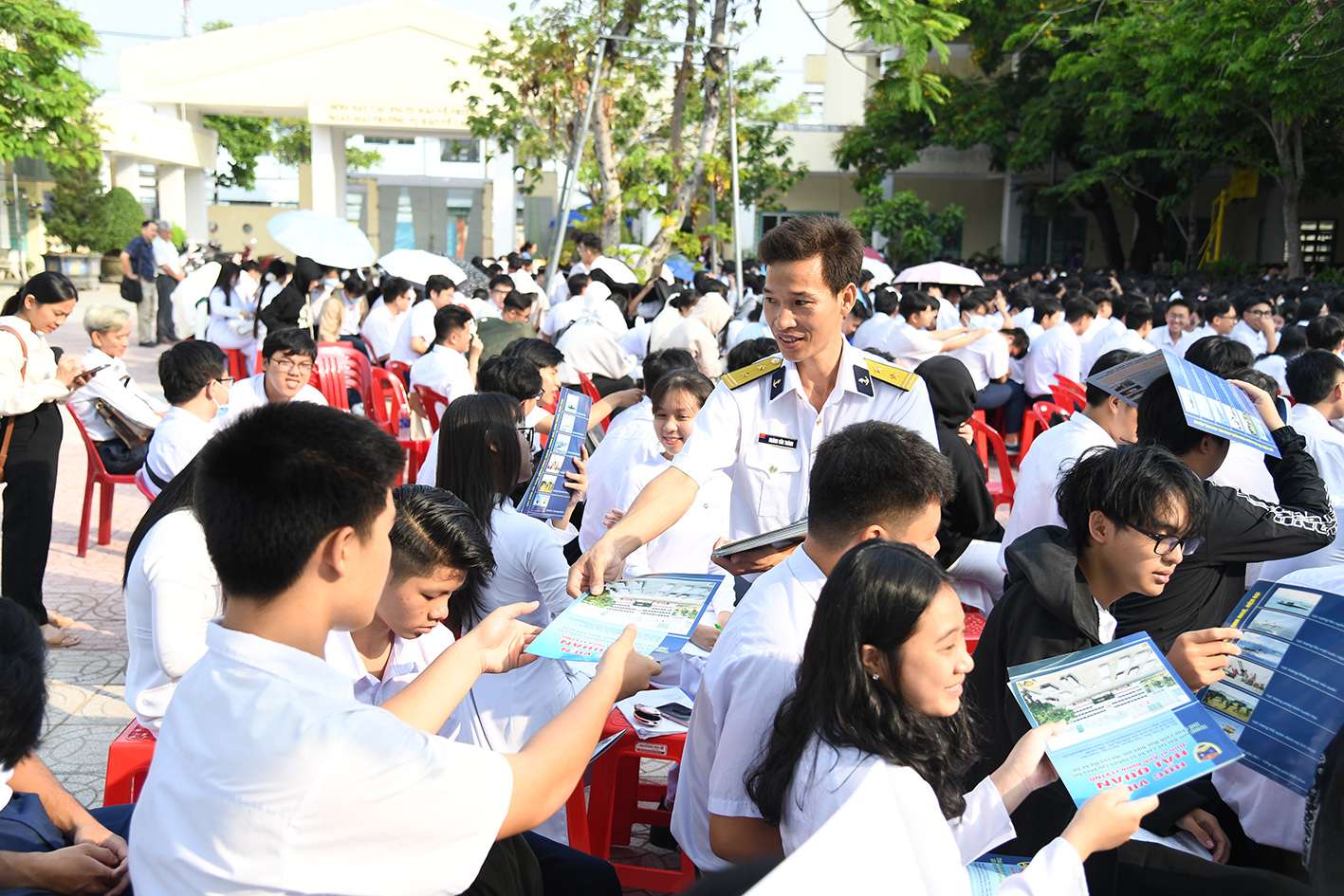 Hơn 4.000 người tại Kiên Giang nghe thông tin, tuyên truyền về biển, đảo 2 Hơn 4.000 người tại Kiên Giang nghe thông tin, tuyên truyền về biển, đảo