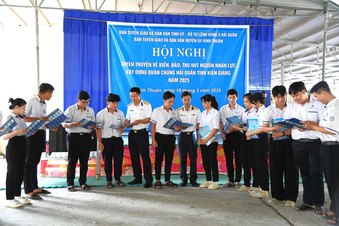 Hơn 4.000 người tại Kiên Giang nghe thông tin, tuyên truyền về biển, đảo