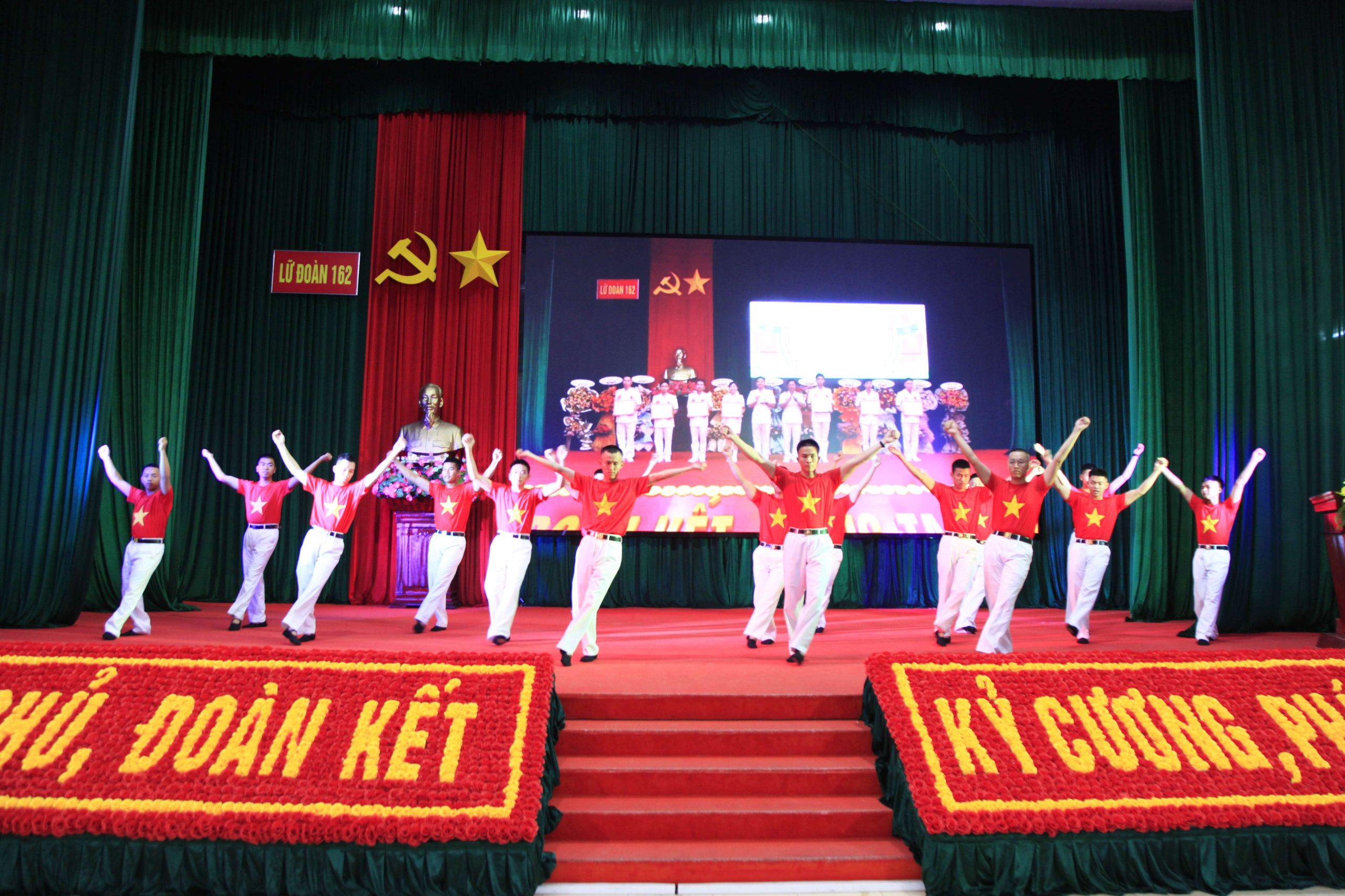 Ấn tượng đêm gala giao lưu văn hoá văn nghệ và các vũ điệu của tuổi trẻ Lữ đoàn 162, Vùng 4 Hải quân