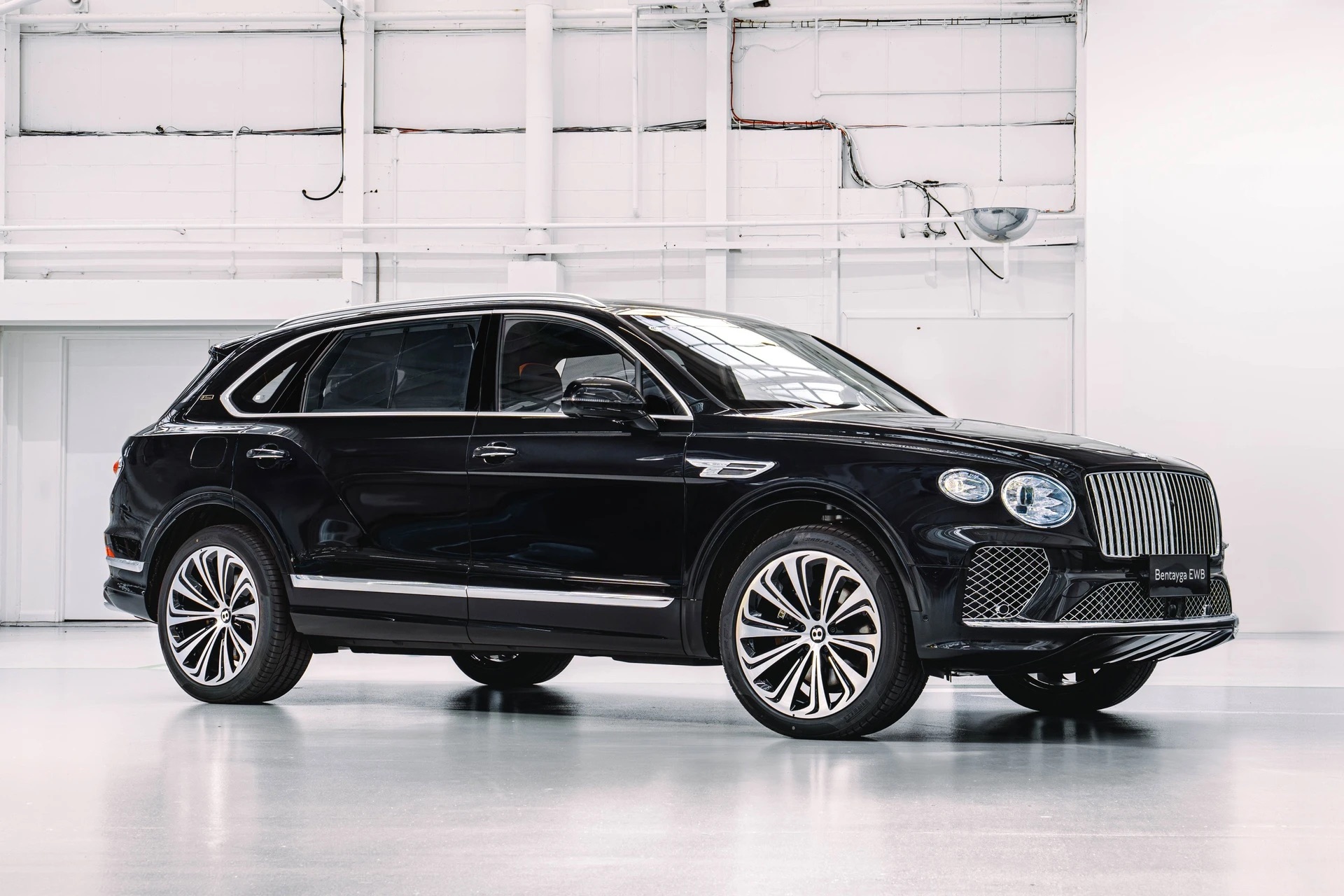 Nghệ thuật Á Đông trên siêu xe Bentley - Ảnh 1. Nghệ thuật Á Đông trên siêu xe Bentley - Ảnh 1.