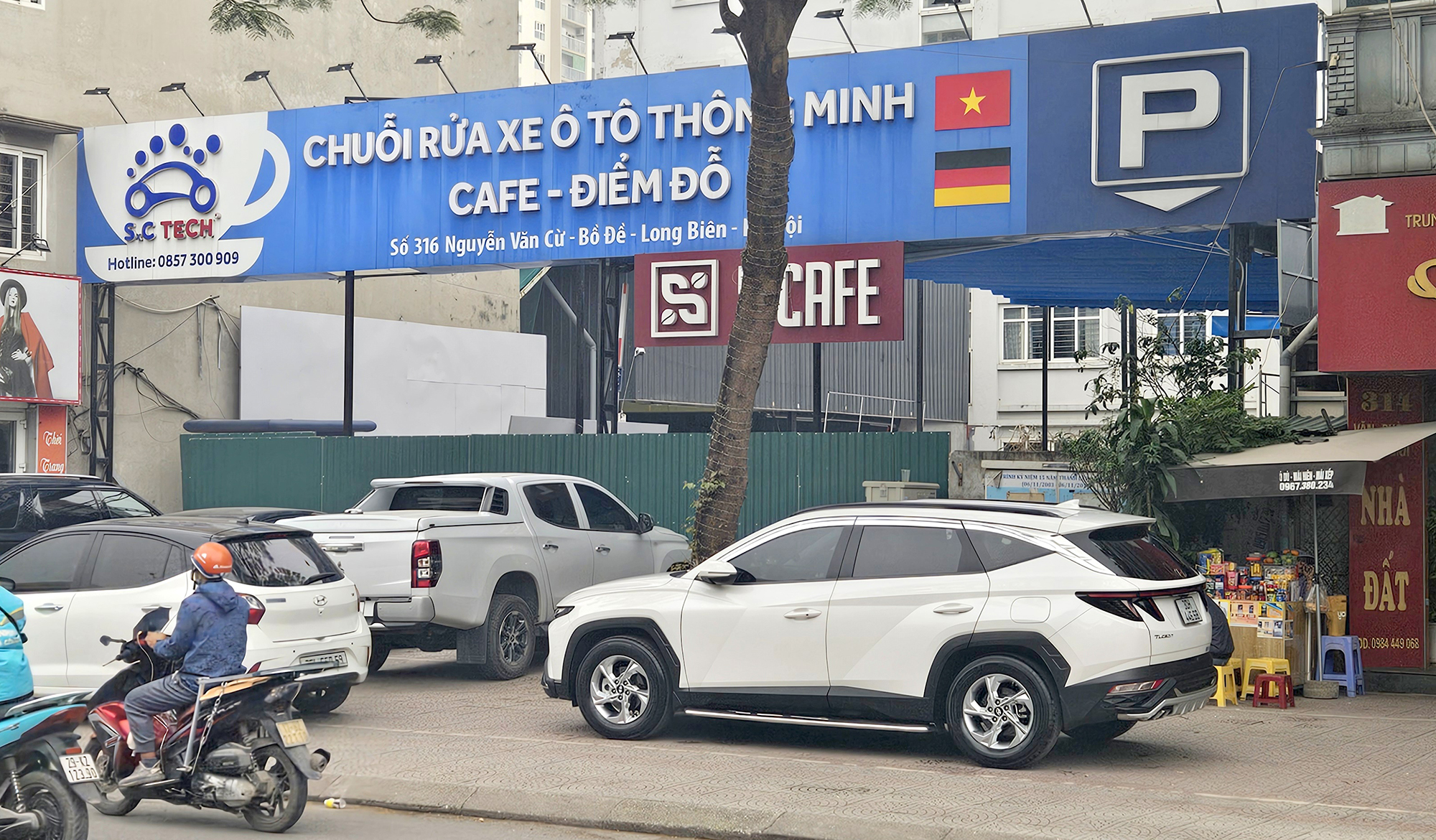 Vỡ mộng dịch vụ rửa xe tự động- Ảnh 1. Vỡ mộng dịch vụ rửa xe tự động- Ảnh 1.
