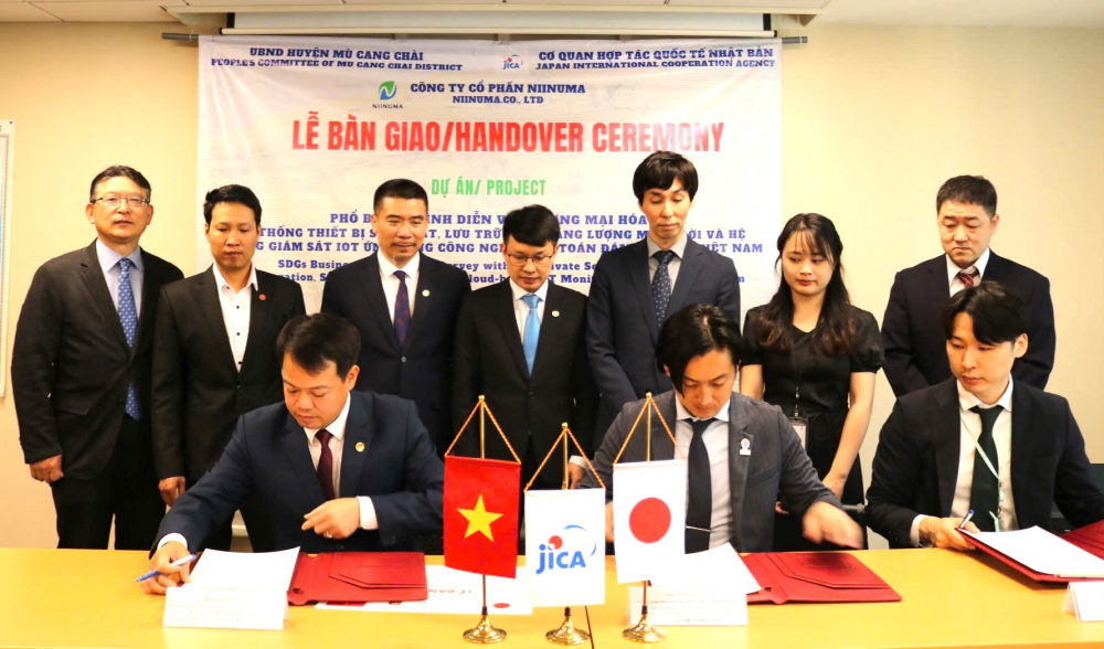 jica-ban-giao-300-thiet-bi-phat-va-luu-tru-dien-nang-luong-mat-troi-cho-ubnd-huyen-mu-cang-chai_67e13d4d8cad5 năng lượng