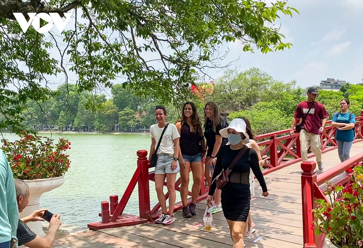 Khách quốc tế đến Hà Nội trong tháng 2 tăng 29,6%- Ảnh 1. Khách quốc tế đến Hà Nội trong tháng 2 tăng 29,6%- Ảnh 1.