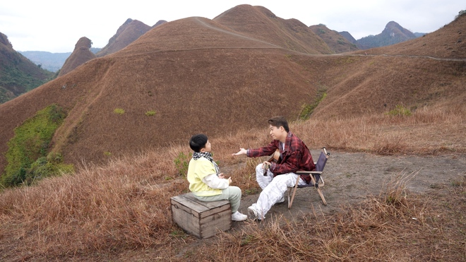 Đỗ Hoàng Hiệp song ca cùng "fan cứng" trong MV mới - Ảnh 1. Đỗ Hoàng Hiệp song ca cùng "fan cứng" trong MV mới - Ảnh 1.