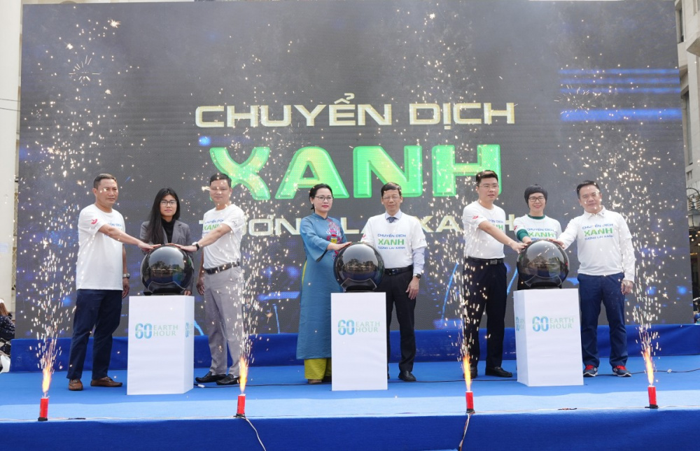 nguoi-dan-nang-cao-y-thuc-tiet-kiem-nang-luong-huong-ung-gio-trai-dat-2025_67ded40b3bca6 giờ trái đất 2025