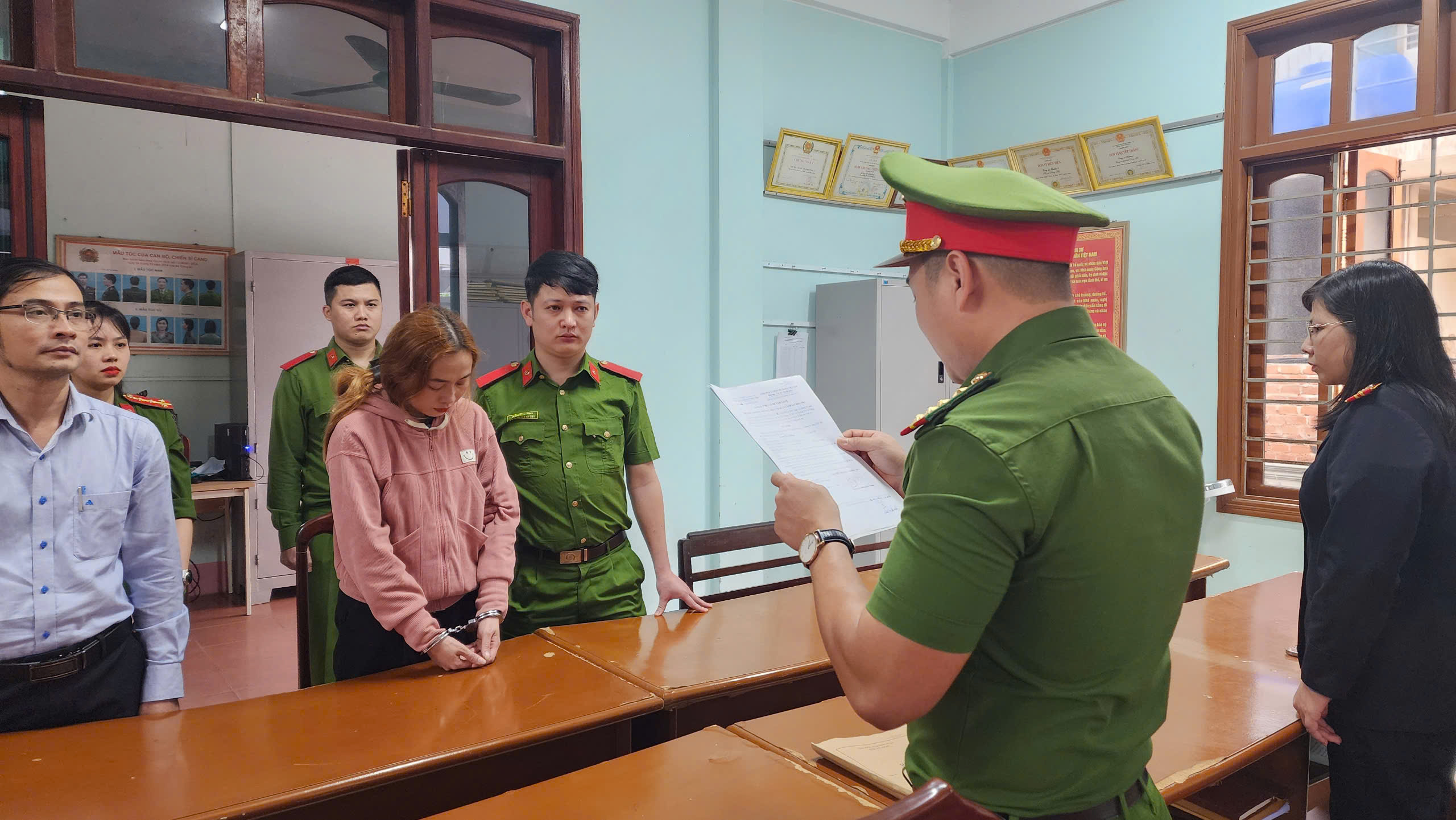 Người phụ nữ Quảng Trị lừa đảo hơn 500 triệu tiền làm hồ sơ xuất khẩu lao động- Ảnh 1.