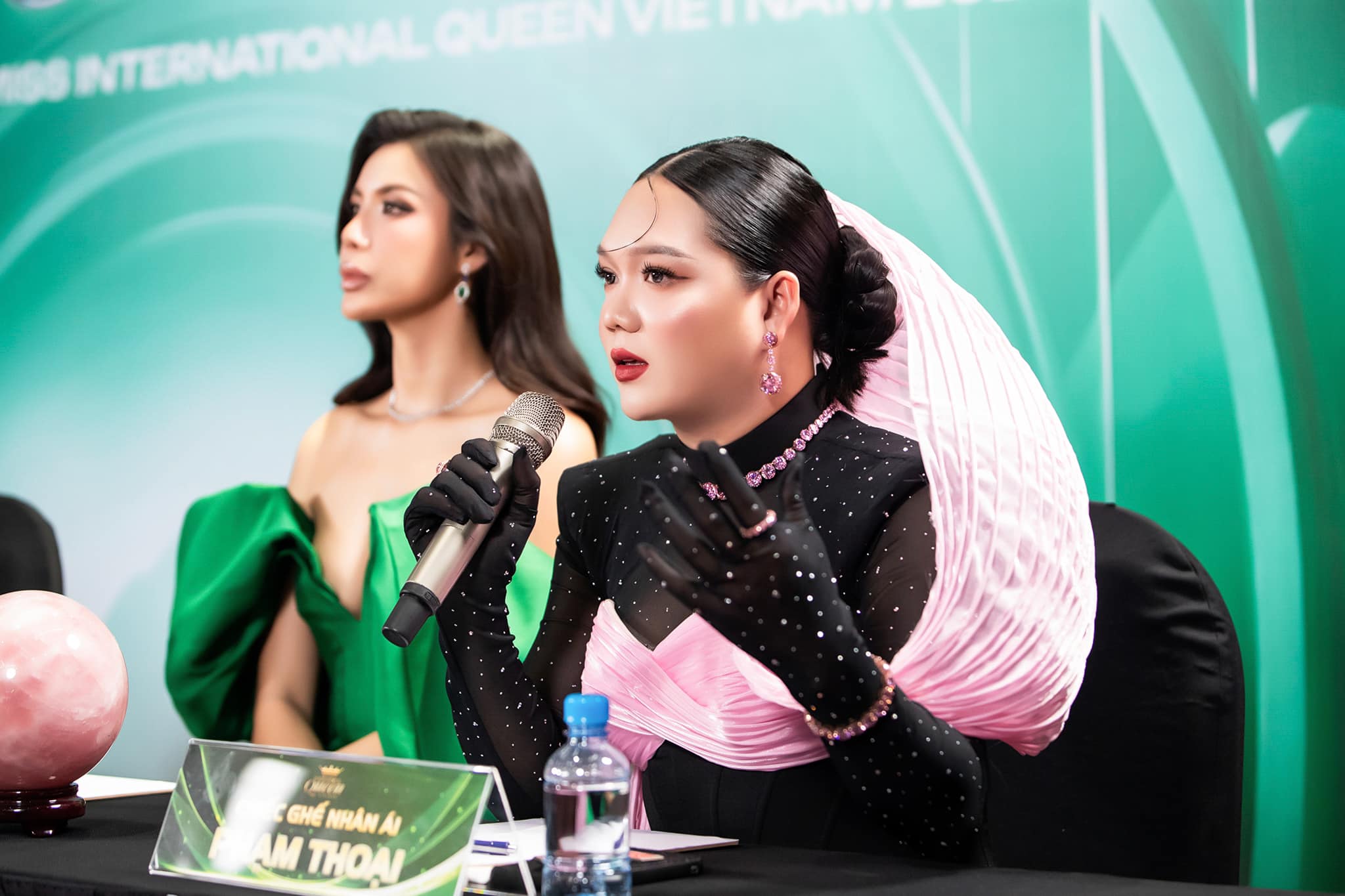 Phạm Thoại bị kêu gọi tẩy chay sau ồn ào từ thiện bé Bắp, nhà sản xuất im lặng- Ảnh 1. Phạm Thoại bị kêu gọi tẩy chay sau ồn ào từ thiện bé Bắp, nhà sản xuất im lặng- Ảnh 1.