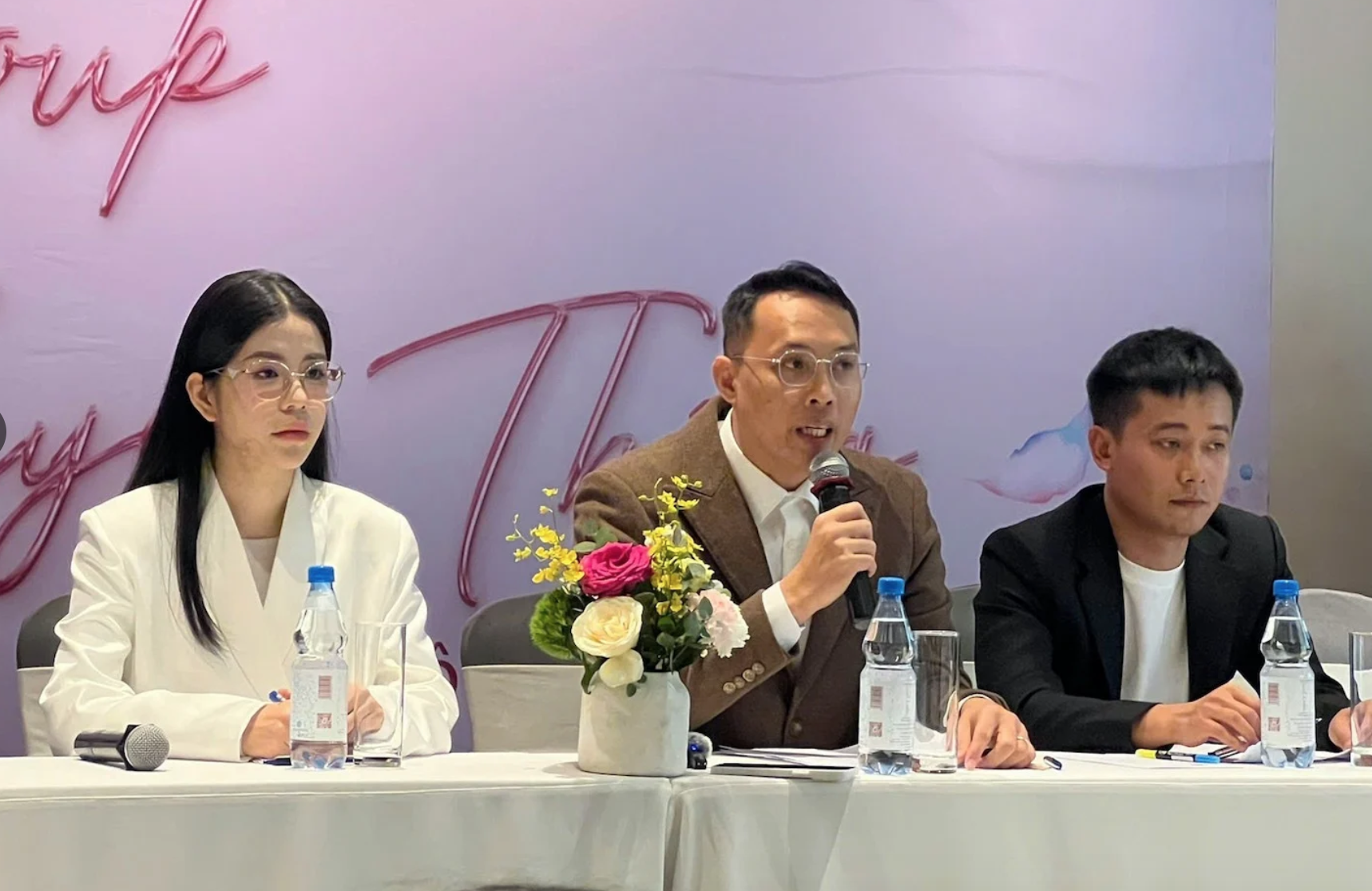 Quang Linh Vlogs sẽ quay lại châu Phi, nghỉ bán hàng livestream trong thời gian dài- Ảnh 1. Quang Linh Vlogs sẽ quay lại châu Phi, nghỉ bán hàng livestream trong thời gian dài- Ảnh 1.