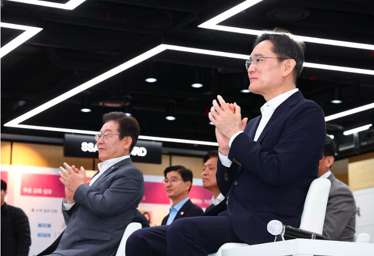Chủ tịch Samsung sang Trung Quốc tìm kiếm bước đột phá- Ảnh 1. Chủ tịch Samsung sang Trung Quốc tìm kiếm bước đột phá- Ảnh 1.