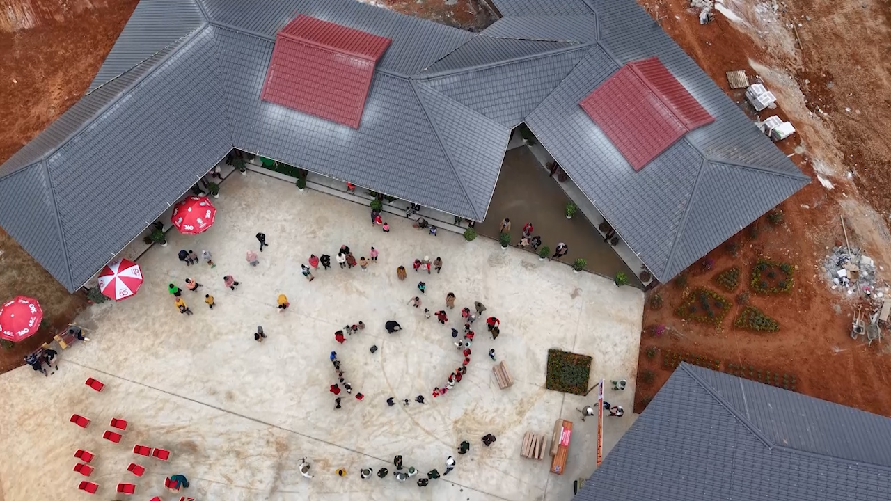 Âm vang tiếng cười trẻ thơ trong ngôi trường mới ở Khu tái định cư Làng Nủ- Ảnh 1. Âm vang tiếng cười trẻ thơ trong ngôi trường mới ở Khu tái định cư Làng Nủ- Ảnh 1.