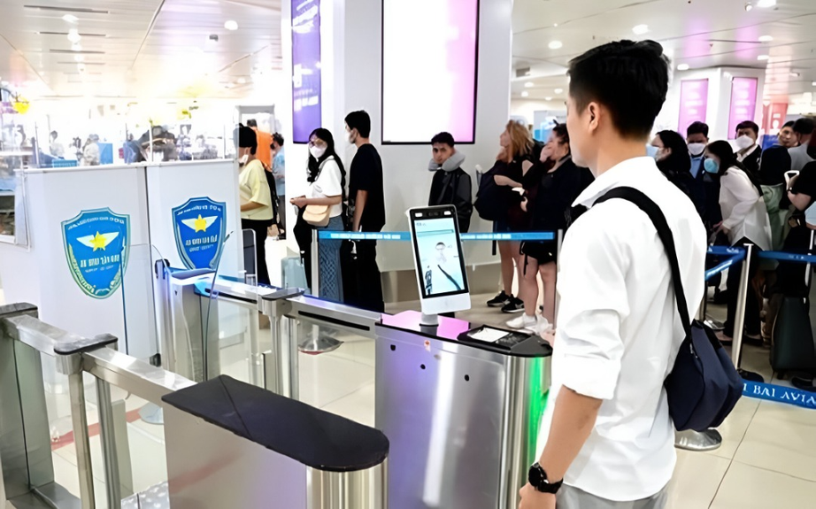 Ứng dụng công nghệ sinh trắc, VNeID tại tất cả sân bay, bến cảng- Ảnh 1.