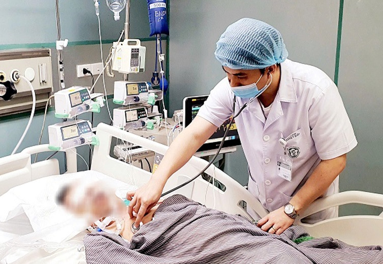 Nhiều người lớn nhiễm sởi nguy kịch- Ảnh 1. Nhiều người lớn nhiễm sởi nguy kịch- Ảnh 1.